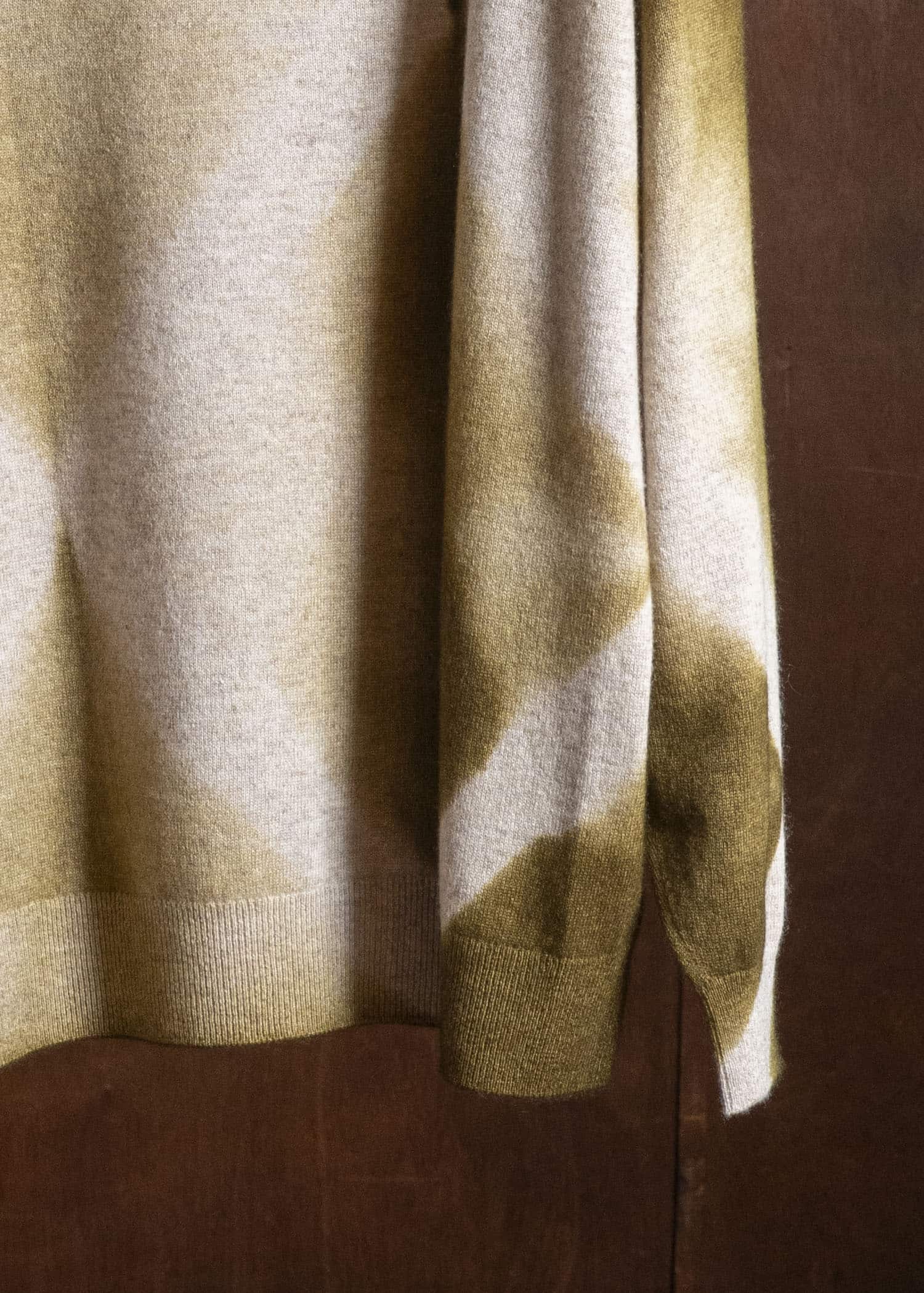 SUZUSAN Otsukei Exclusive Crew neck Cashmare Knit itajime shibori X Dark Olive - Beige