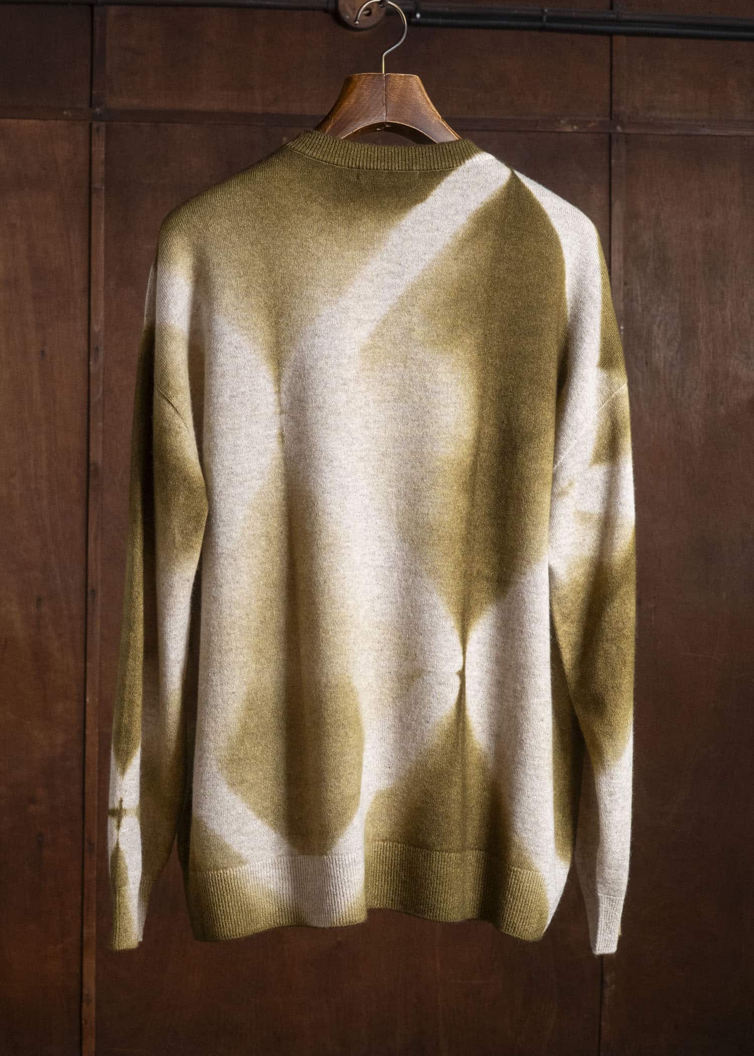 SUZUSAN Otsukei Exclusive Crew neck Cashmare Knit itajime shibori X Dark Olive - Beige