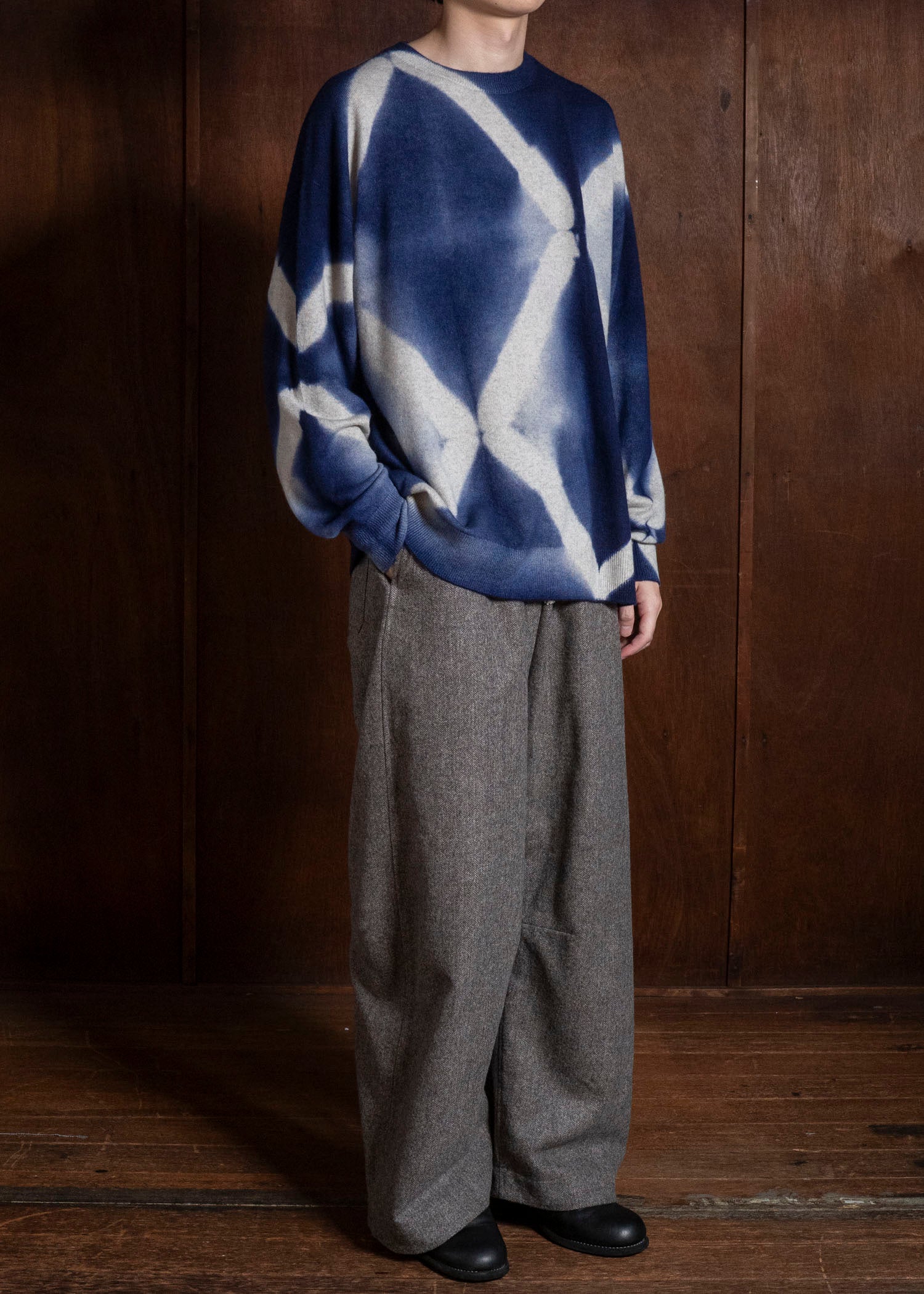 SUZUSAN Otsukei Exclusive Crew neck Cashmare Knit itajime shibori X Dark Blue - Grey