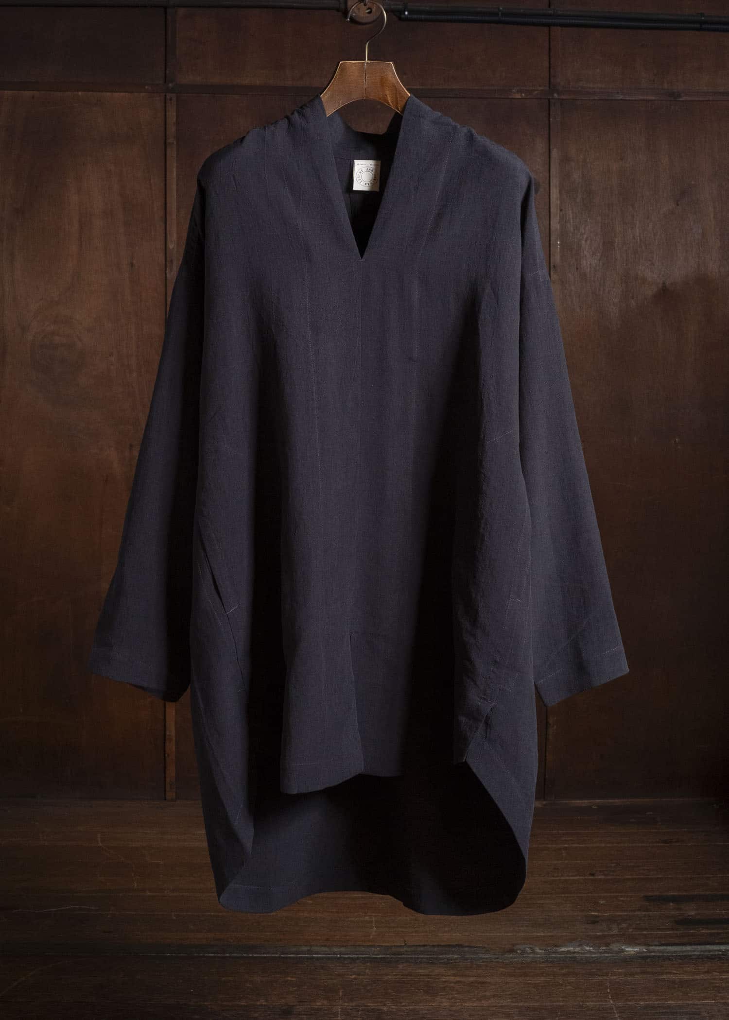 JAN-JAN VAN ESSCHE TUNIC#42 KIMONO COLLAR LOOSE FIT TUNIC WITH KNIFE PLEAT Linen Silk Shirting | Sumi Kuro