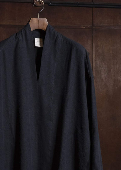 JAN-JAN VAN ESSCHE TUNIC#42 KIMONO COLLAR LOOSE FIT TUNIC WITH KNIFE PLEAT Hemp Se Nappy Cloth | Black