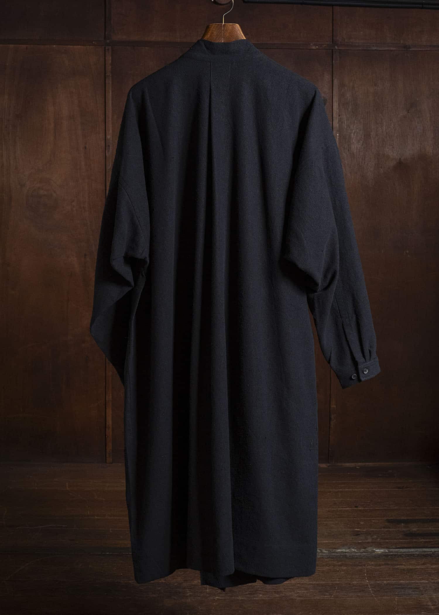 JAN-JAN VAN ESSCHE SHIRT#116 LONG SHIRT WITH DOUBLE CLOSURE AND PATCH POCKETS Hemp Se Nappy Cloth | Black