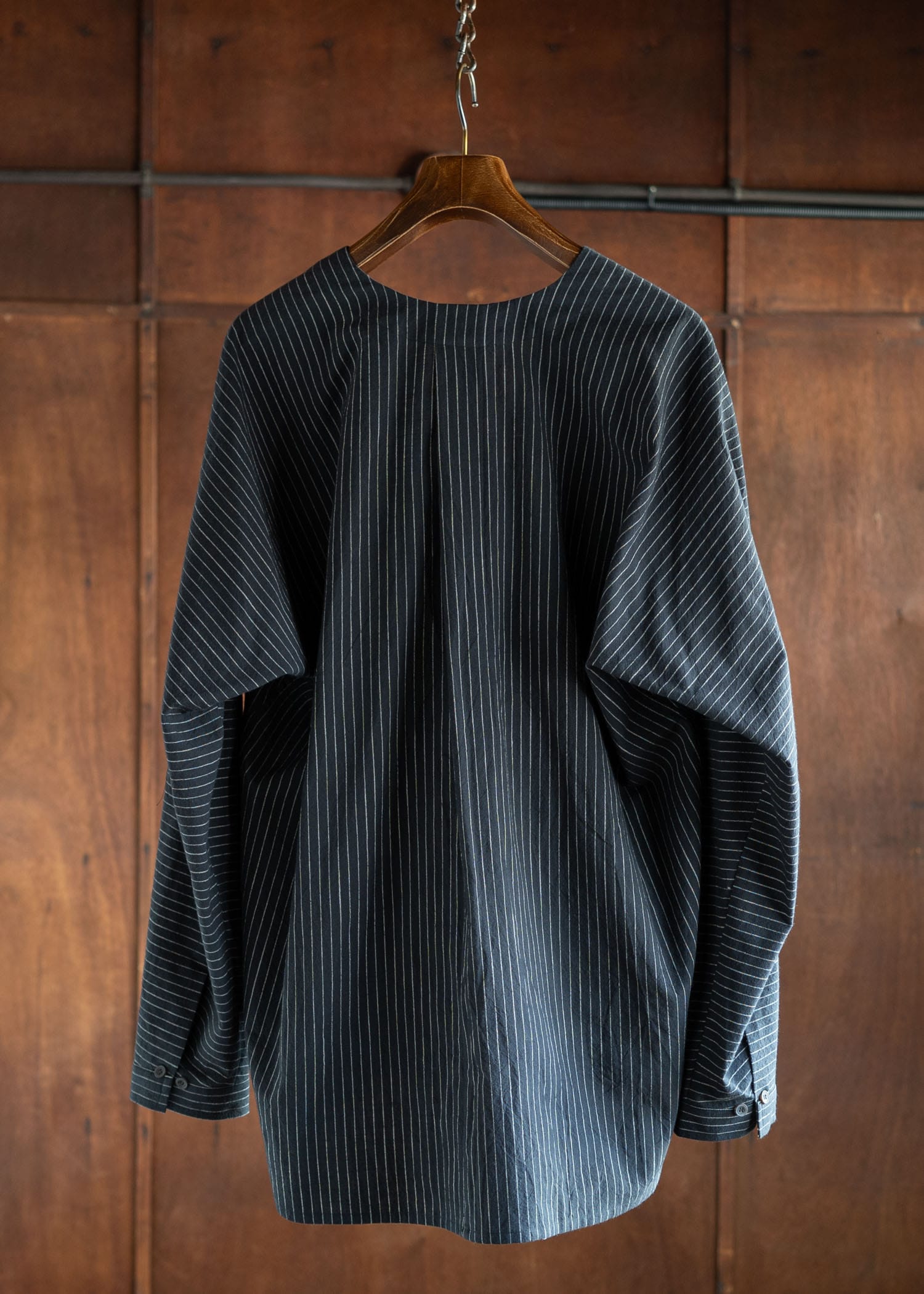 JAN-JAN VAN ESSCHE JAN-JAN VAN ESSCHE ヤンヤン ヴァン エシュ JAN-JAN VAN ESSCHE ヤンヤン ヴァン エシュ SHIRT#99 LOOSE FIT SHIRT WITH DEEP V-NECK COTTON SHIRTING BLACK STRIPED