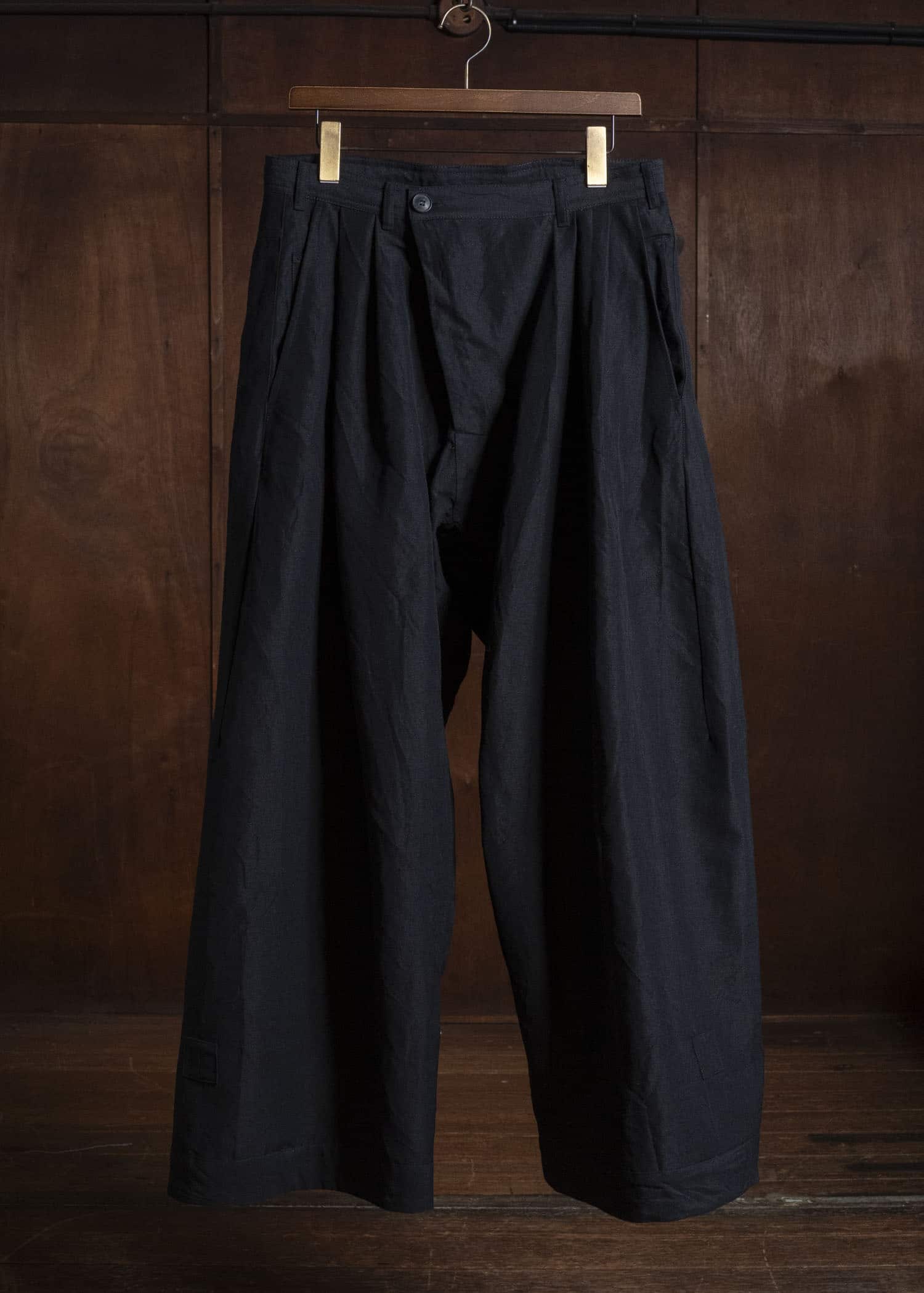 JAN-JAN VAN ESSCHE TROUSERS#93 DOUBLE PLEATED TROUSERS WITH BUTTONSYSTEM AT HEM Linen Wool Twill | Black