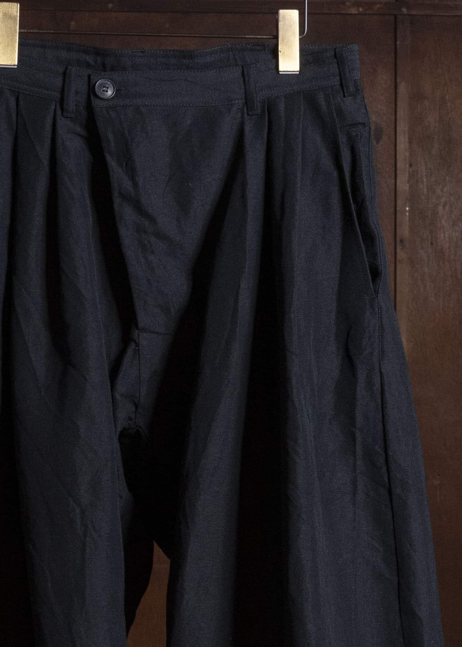 JAN-JAN VAN ESSCHE TROUSERS#93 DOUBLE PLEATED TROUSERS WITH BUTTONSYSTEM AT HEM Linen Wool Twill | Black