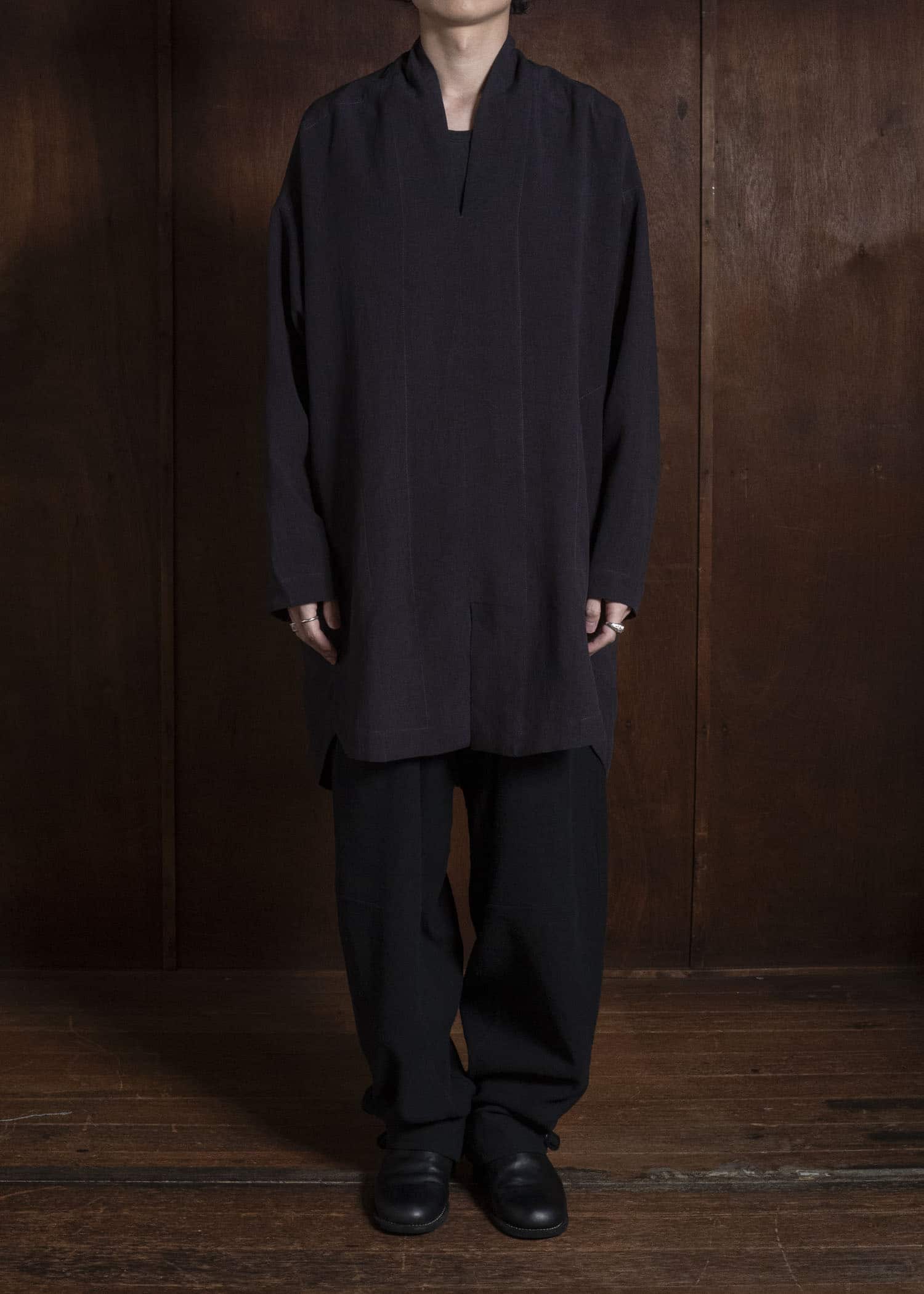 JAN-JAN VAN ESSCHE TUNIC#42 KIMONO COLLAR LOOSE FIT TUNIC WITH KNIFE PLEAT Linen Silk Shirting | Sumi Kuro