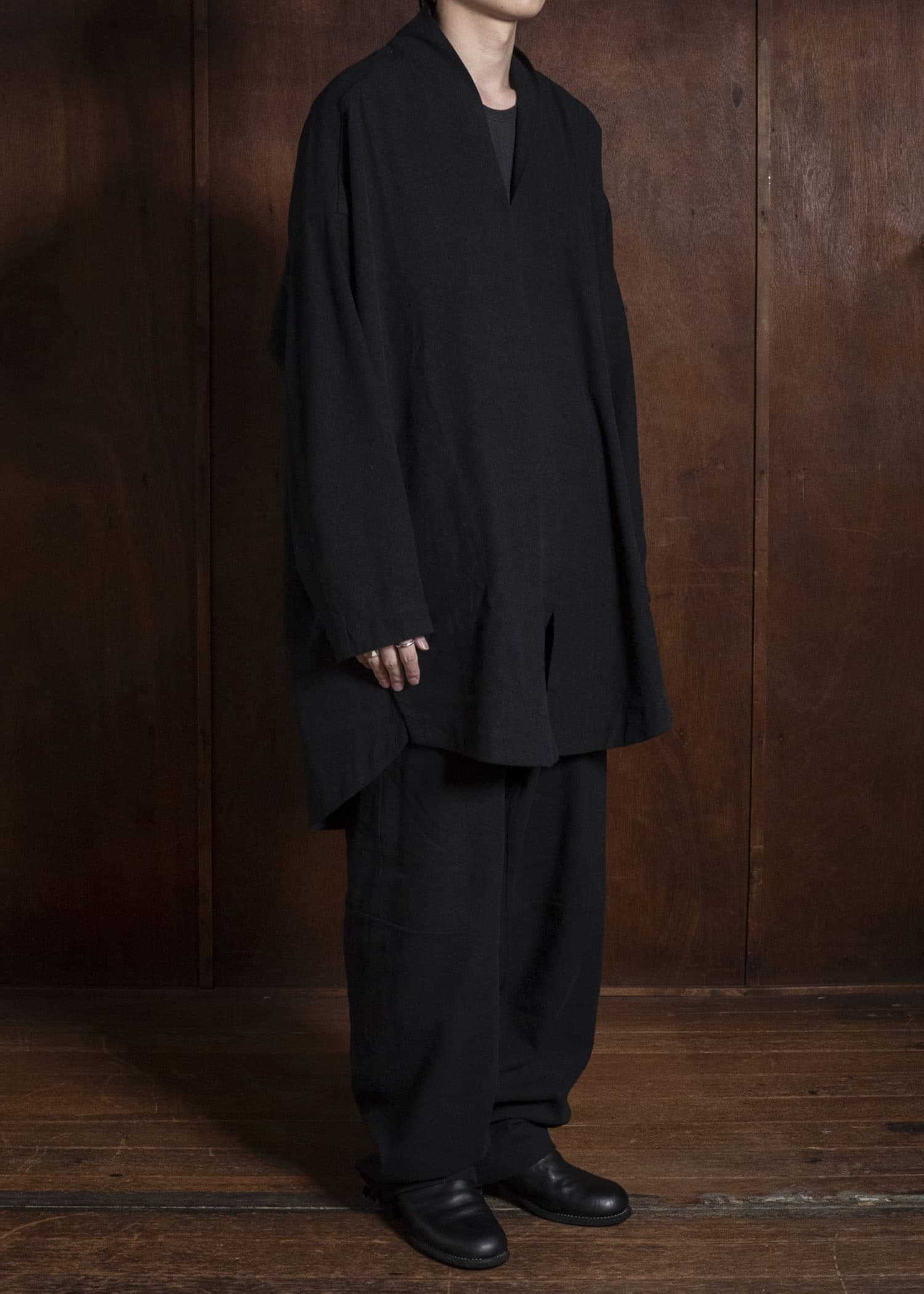 JAN-JAN VAN ESSCHE TUNIC#42 KIMONO COLLAR LOOSE FIT TUNIC WITH KNIFE PLEAT Hemp Se Nappy Cloth | Black