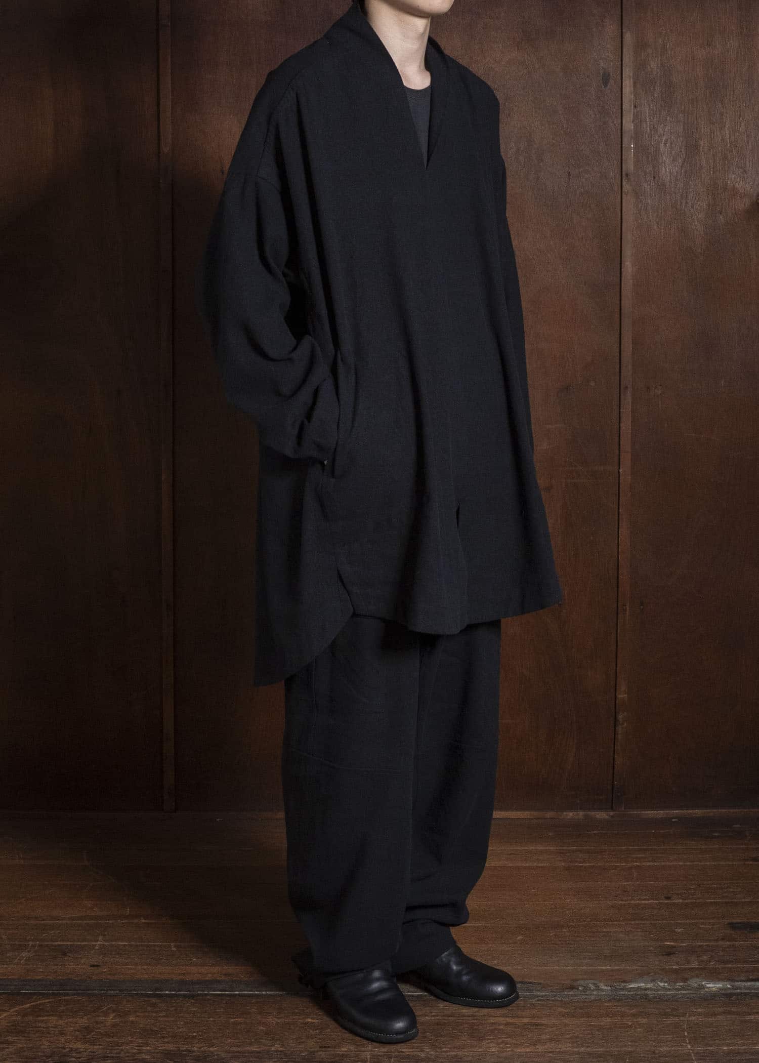 JAN-JAN VAN ESSCHE TUNIC#42 KIMONO COLLAR LOOSE FIT TUNIC WITH KNIFE PLEAT Hemp Se Nappy Cloth | Black