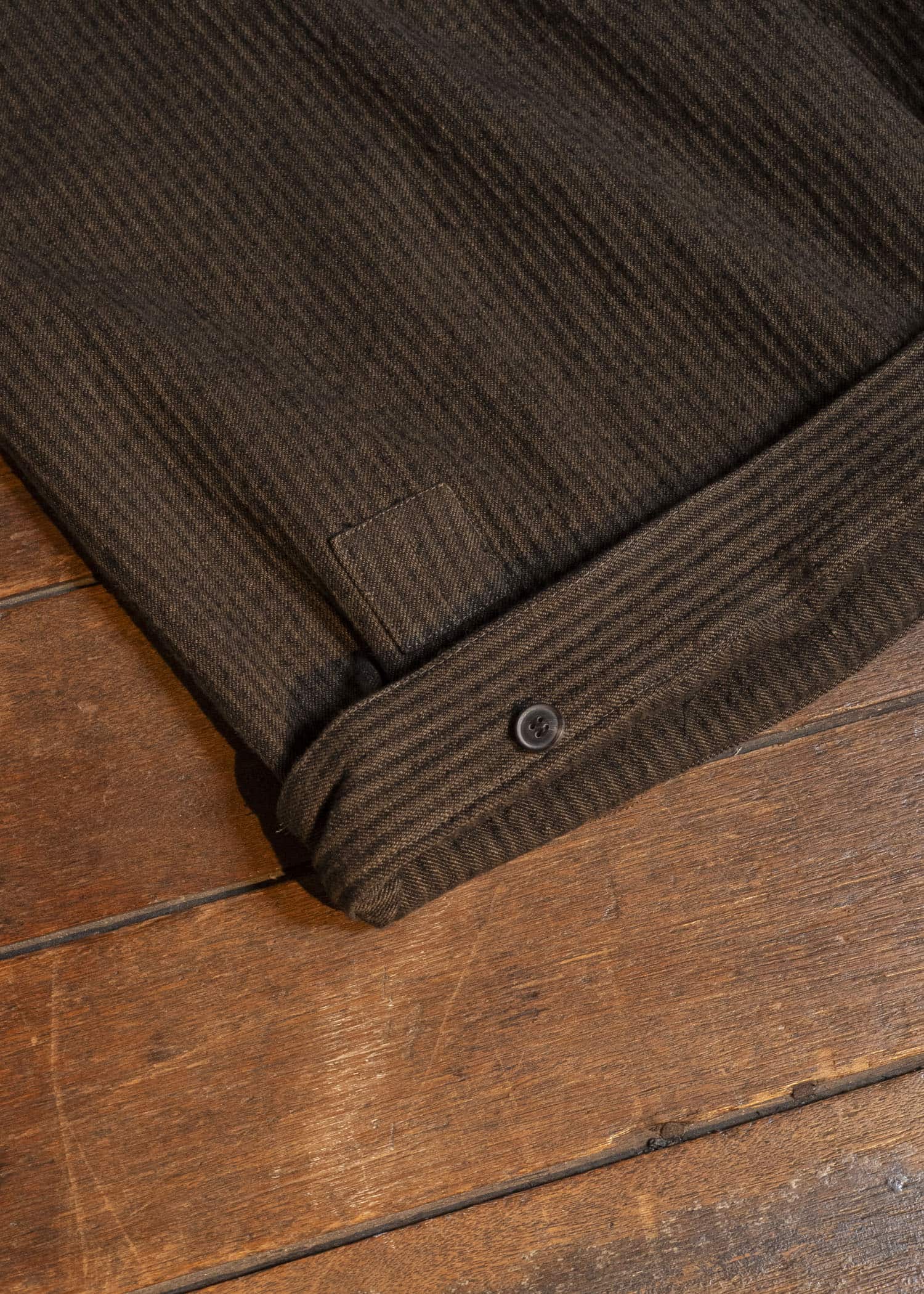 JAN-JAN VAN ESSCHE TROUSERS#93 DOUBLE PLEATED TROUSERS WITH BUTTONSYSTEM AT HEM Hemp Co Reed Twill | Khaki Striped