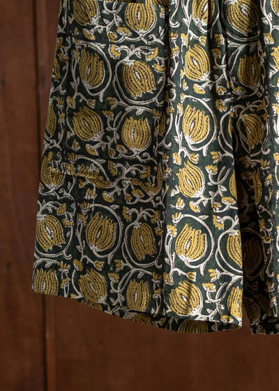 Edwina Horl KURZE HOSE IM GLEICHGEWICHT