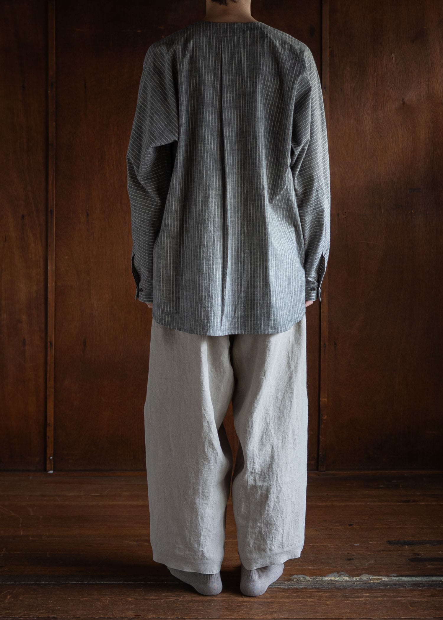 JAN-JAN VAN ESSCHE JAN-JAN VAN ESSCHE ヤンヤン ヴァン エシュ SHIRT#99 LOOSE FIT SHIRT WITH DEEP V-NECK COTTON SHIRTING GREY STRIPED メンズ