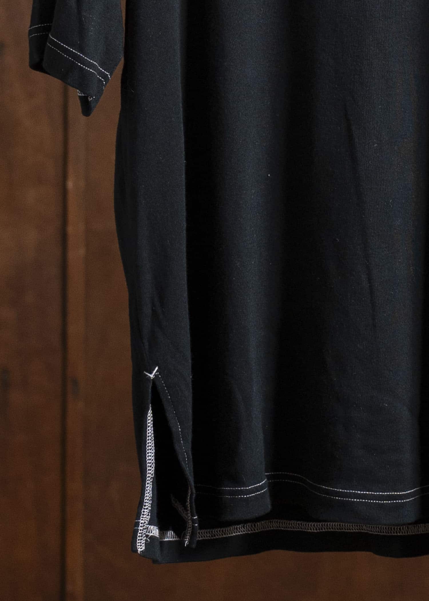 ZIIIN FAUST ONE POCKET LOOSE TEE BLACK WITH WHITE STITCH