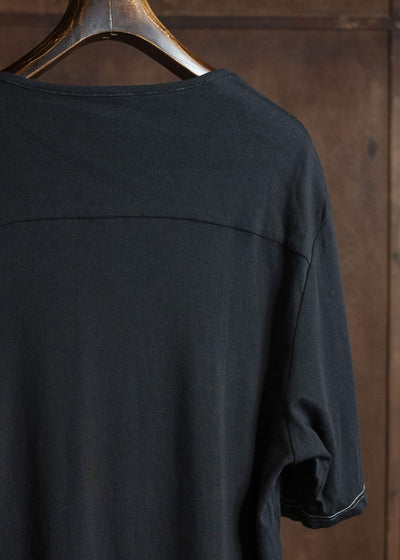 ZIIIN FAUST ONE POCKET LOOSE TEE BLACK WITH WHITE STITCH