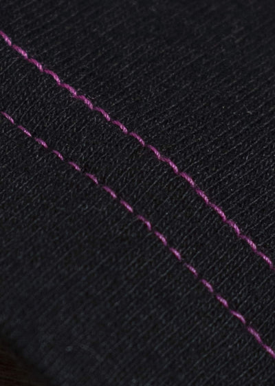 ZIIIN FAUST ONE POCKET LOOSE TEE BLACK WITH PINK STITCH