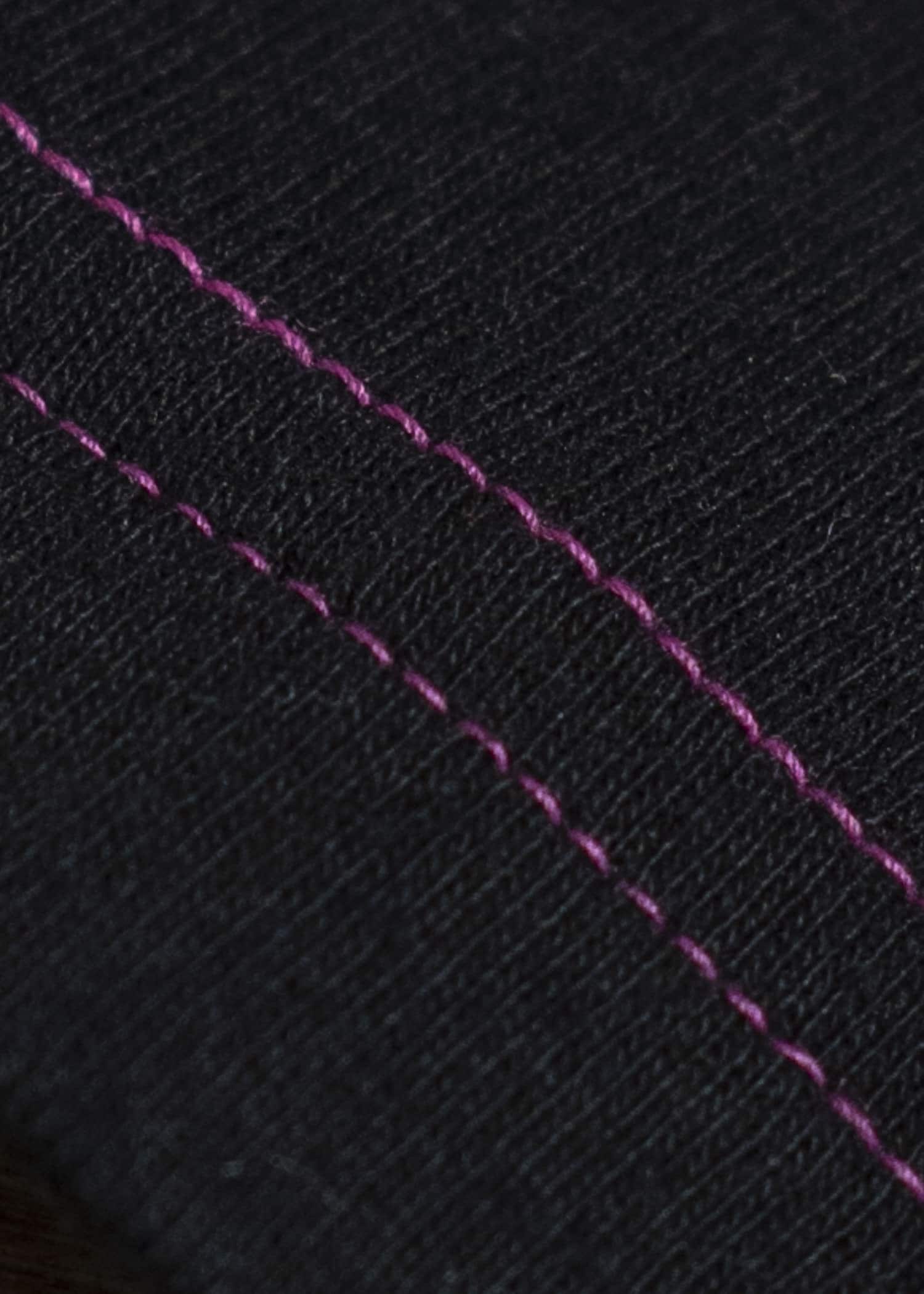 ZIIIN FAUST ONE POCKET LOOSE TEE BLACK WITH PINK STITCH