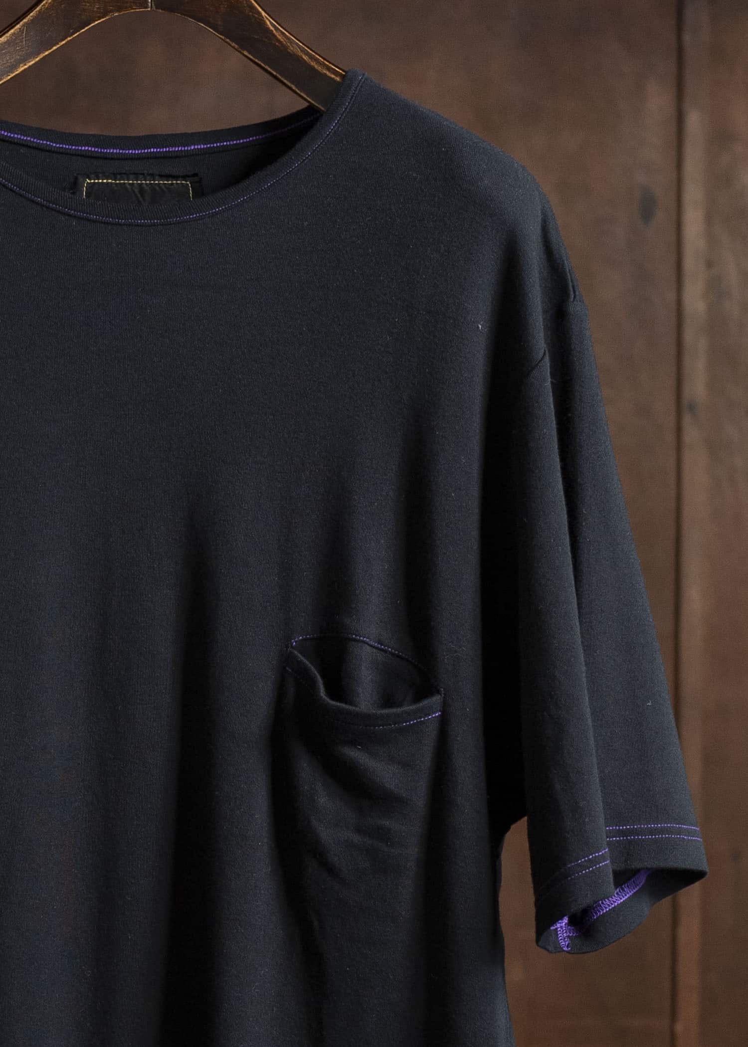 ZIIIN FAUST ONE POCKET LOOSE TEE BLACK WITH GRAPE STITCH