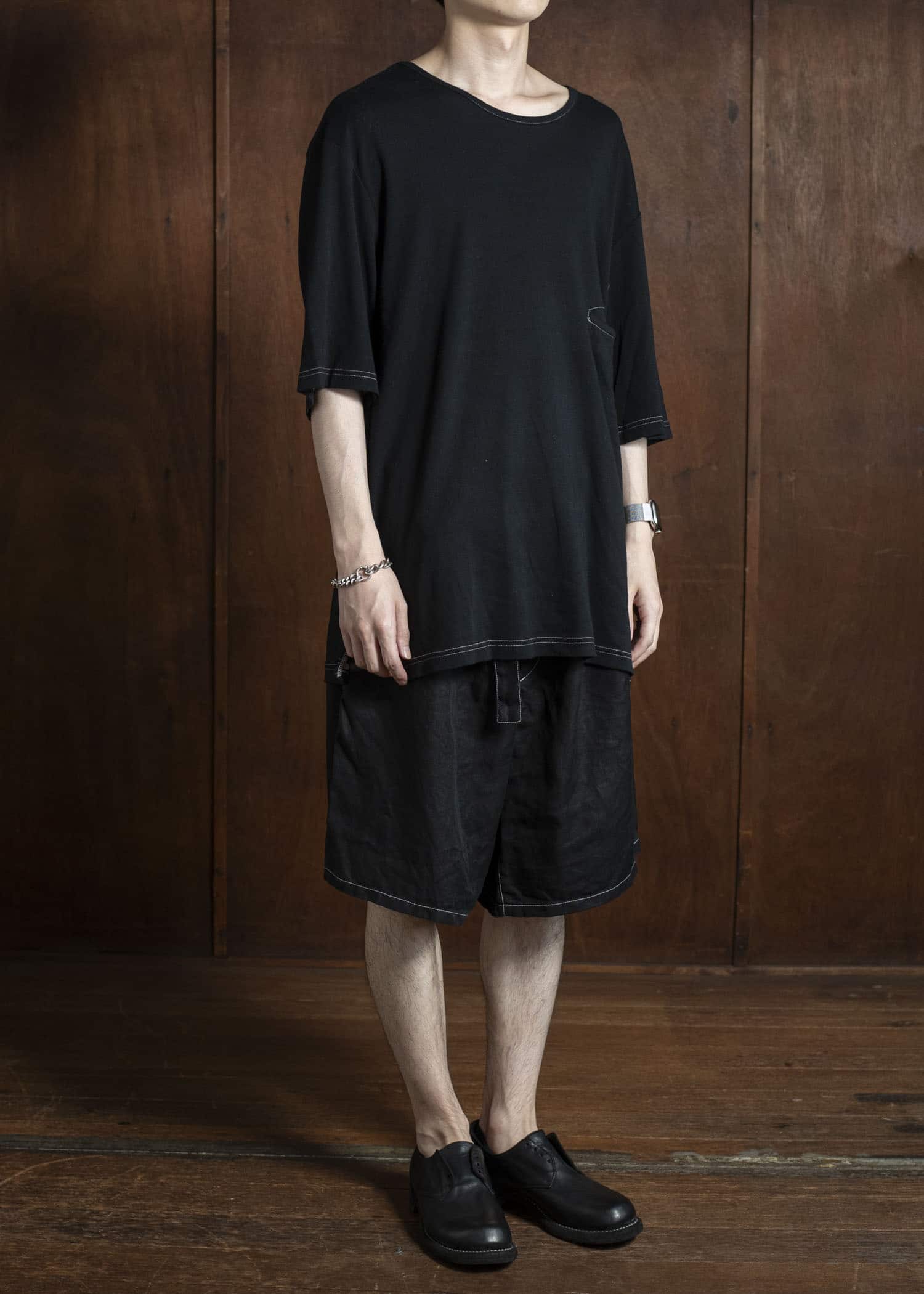 ZIIIN FAUST ONE POCKET LOOSE TEE BLACK WITH WHITE STITCH