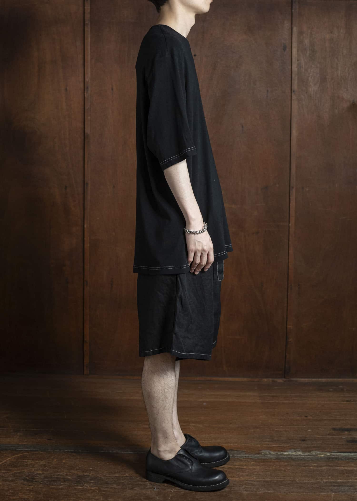 ZIIIN FAUST ONE POCKET LOOSE TEE BLACK WITH WHITE STITCH