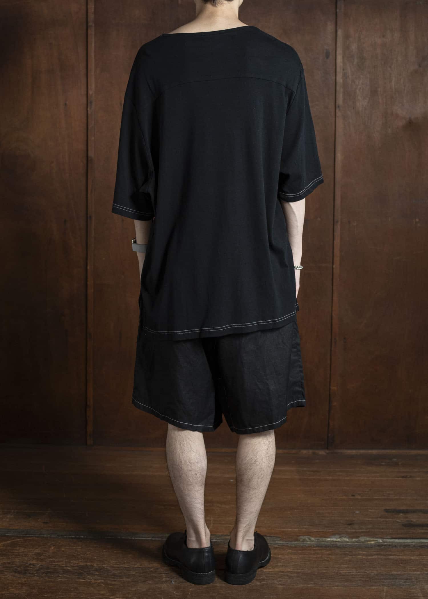 ZIIIN FAUST ONE POCKET LOOSE TEE BLACK WITH WHITE STITCH