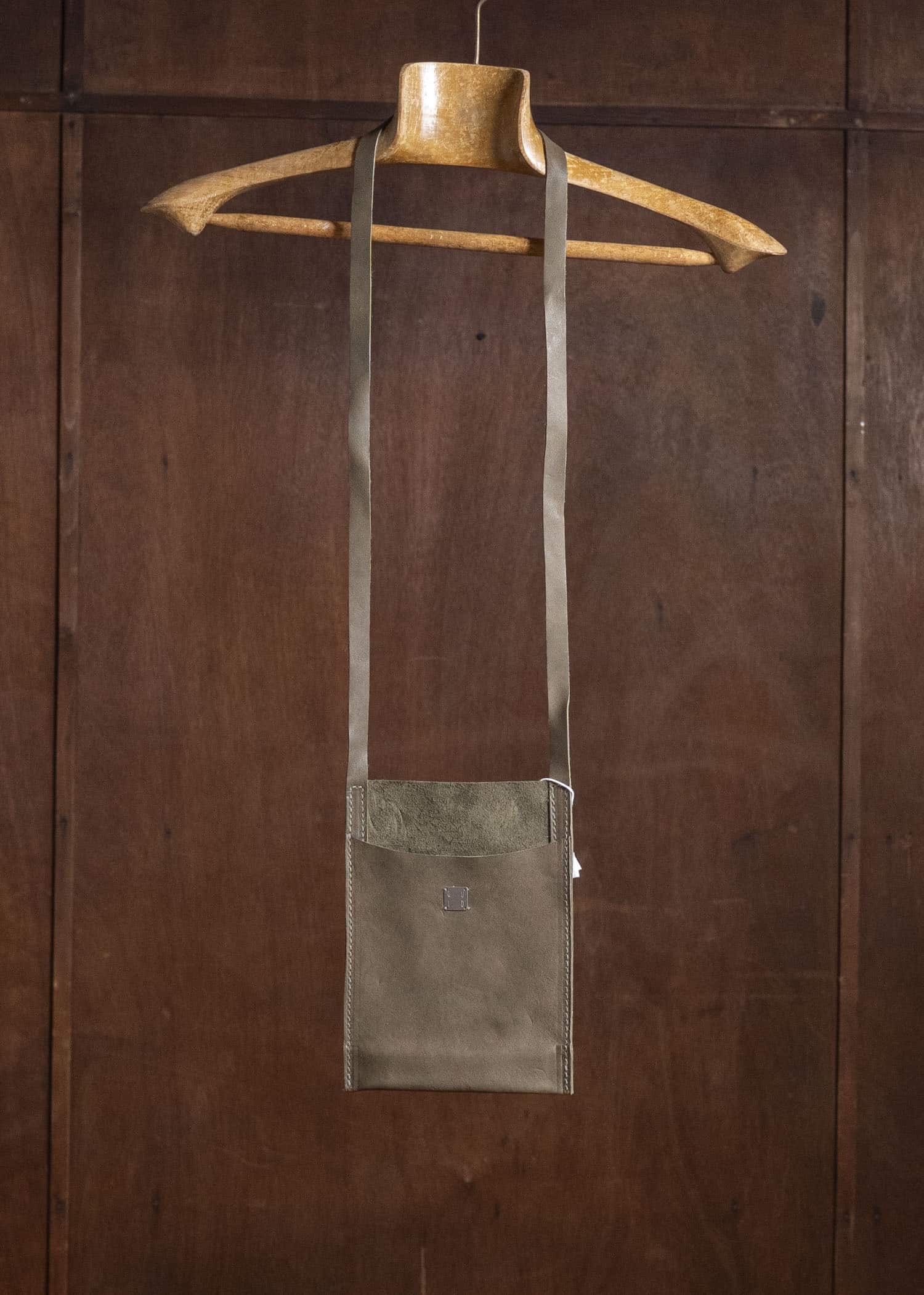 GUIDI PHONE HOLDER SHOULDER CASE CV177T PKT1