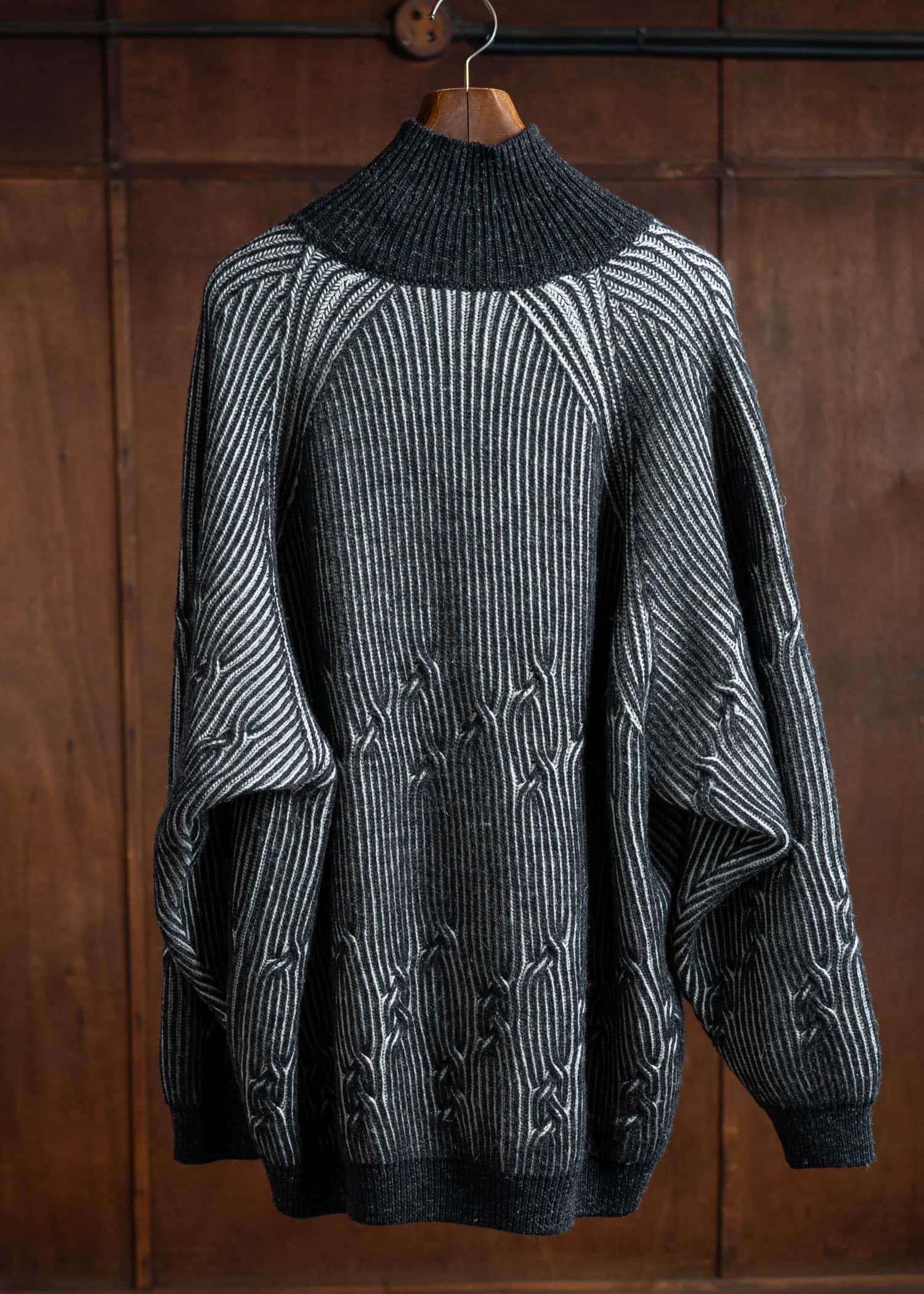 JAN-JAN VAN ESSCHE KNIT#67 Wide Fit Cable Knitted Turtle Neck Sweater Wool Lino Anthracite-White