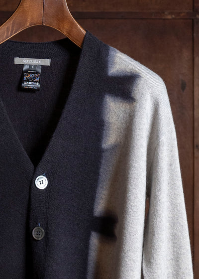 SUZUSAN 3085K-545 Cashmere Seamles Short Cardigan Sekka Shibori "Bridge" Black - Light Gray