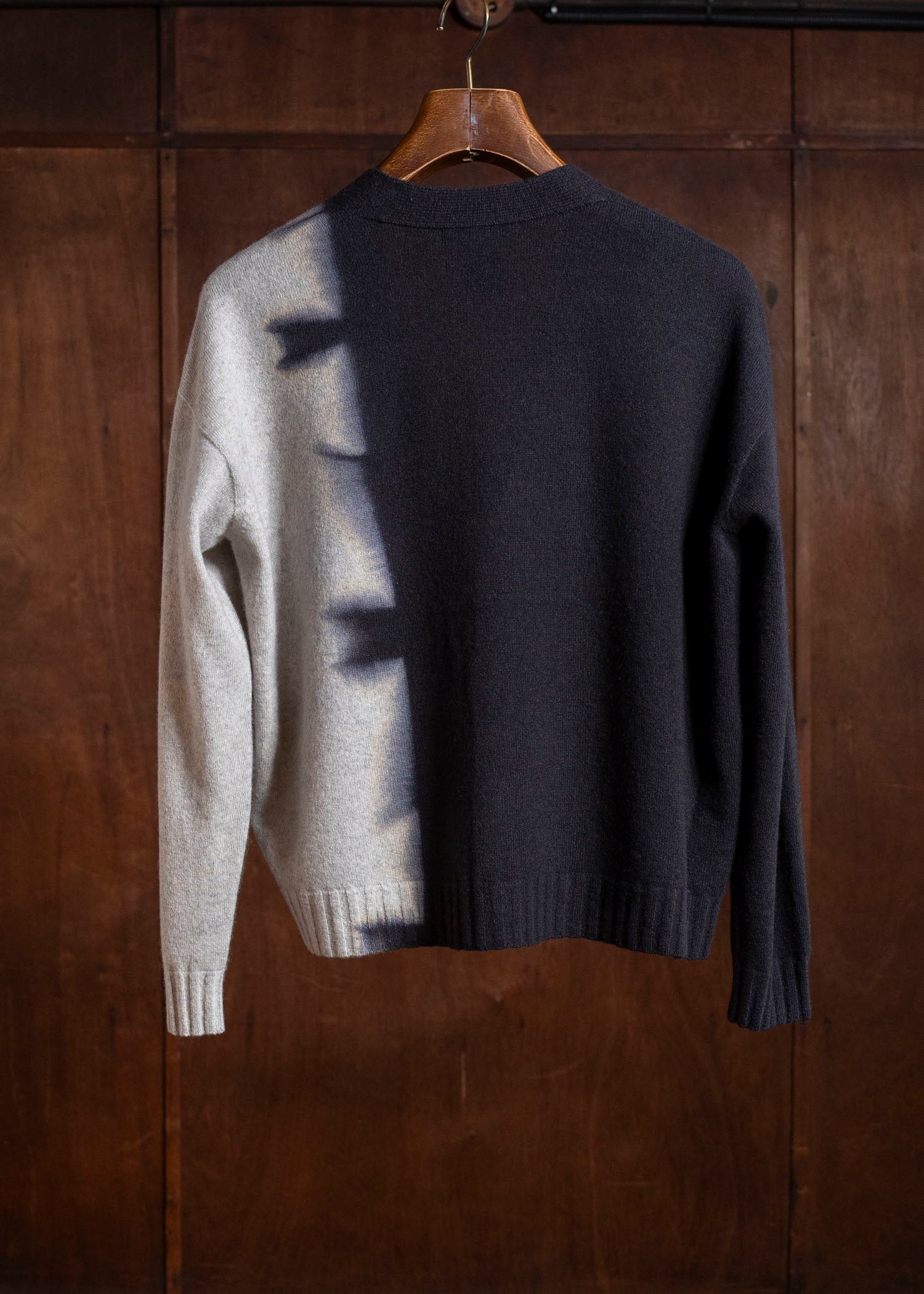 SUZUSAN 3085K-545 Cashmere Seamles Short Cardigan Sekka Shibori "Bridge" Black - Light Grey