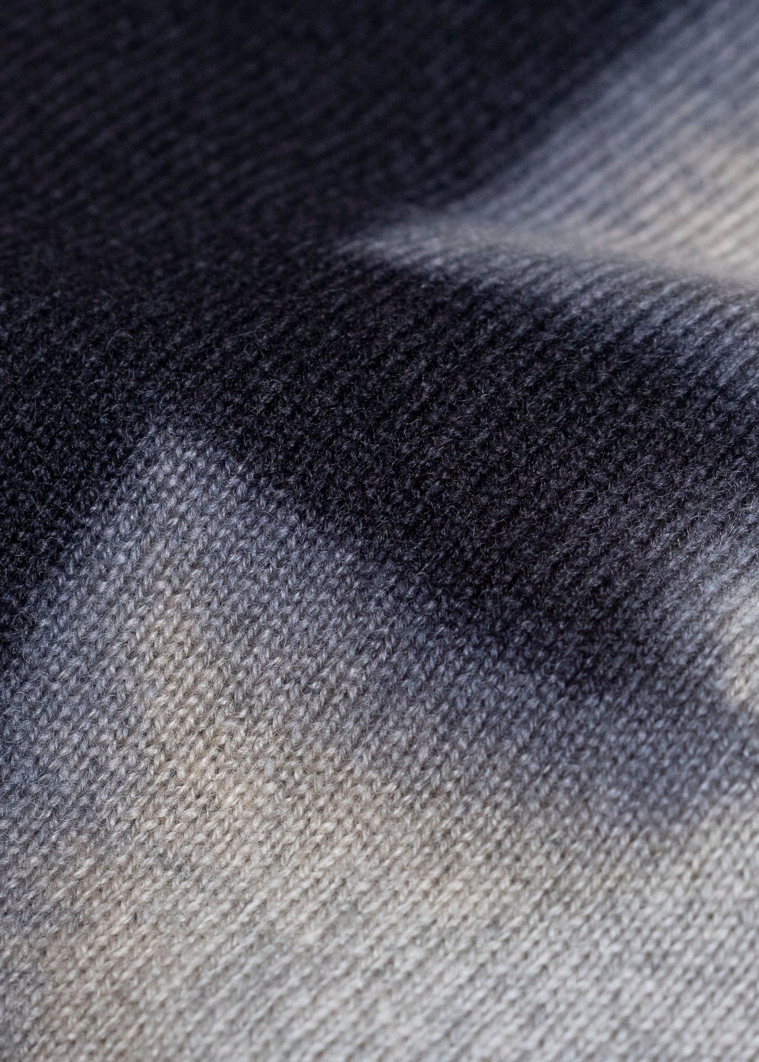 SUZUSAN 3085K-545 Cashmere Seamles Short Cardigan Sekka Shibori "Bridge" Black - Light Grey