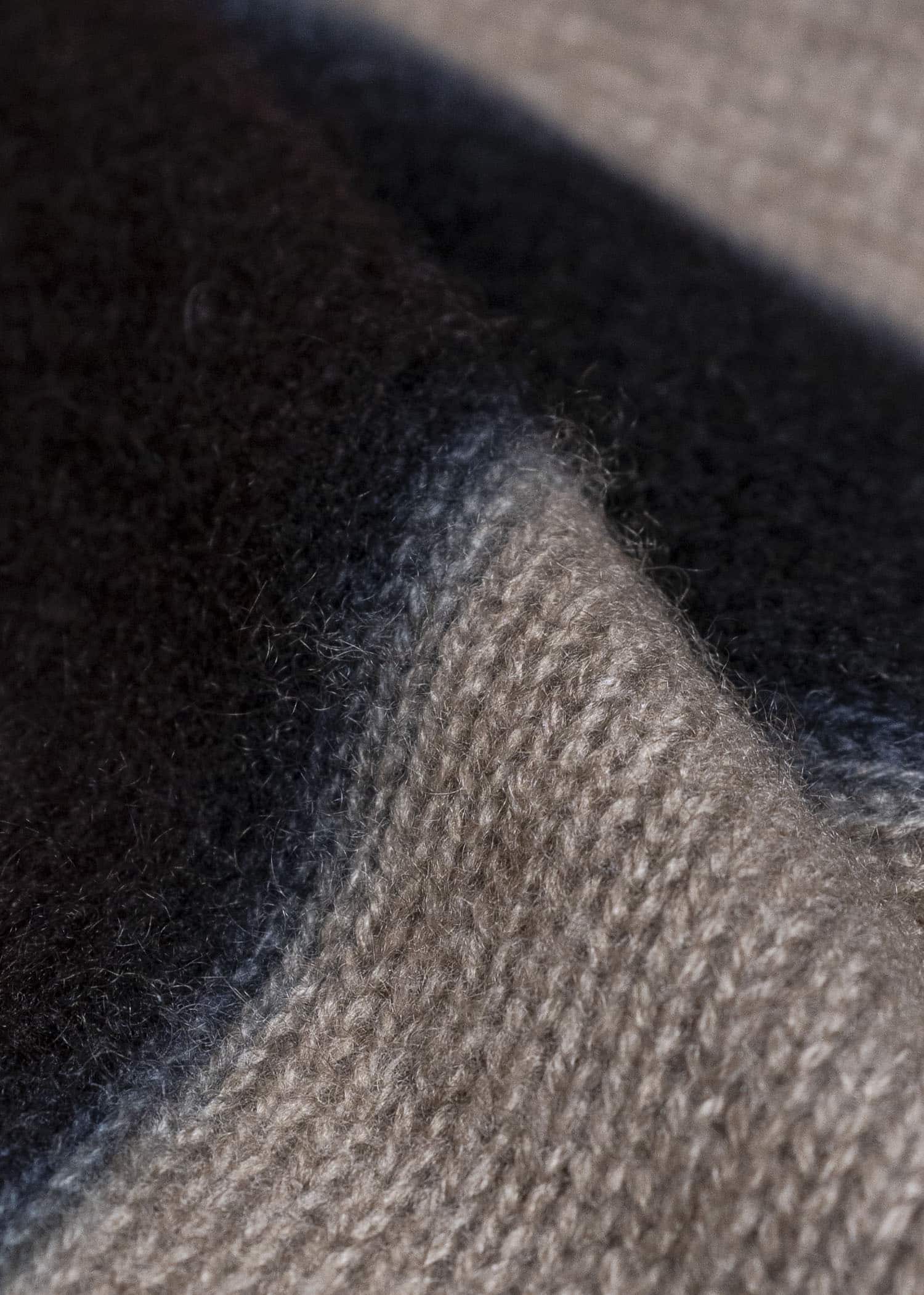 SUZUSAN 1006K-522 Cashmere Knit Throw Black - Light Coffee