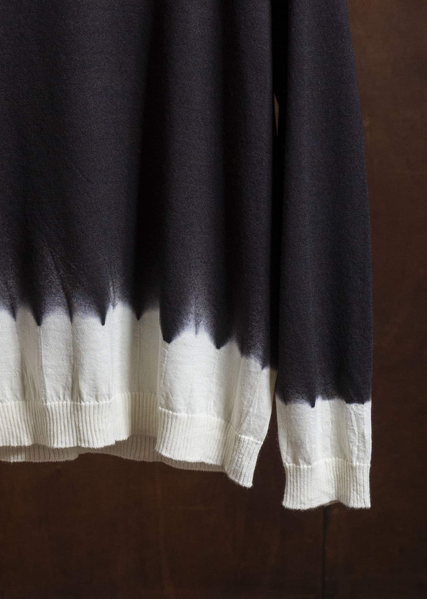 SUZUSAN 3088W-330 Washable Merino Wool Crew Neck Pullover Black - Natura l White