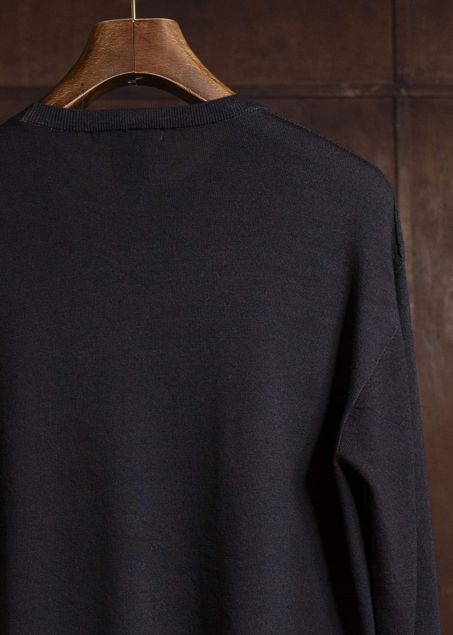 SUZUSAN 3088W-330 Washable Merino Wool Crew Neck Pullover Black - Natura l White