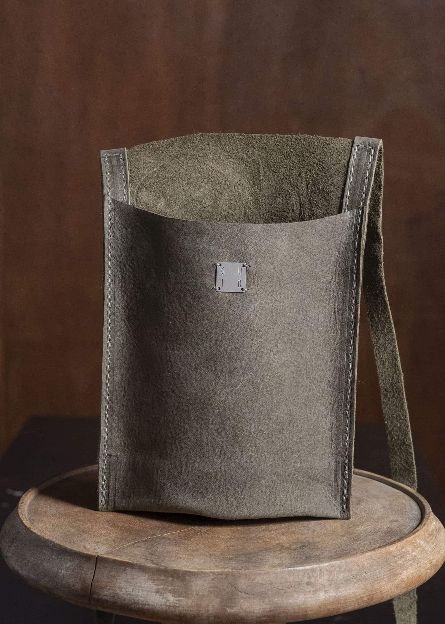 GUIDI PHONE HOLDER SHOULDER CASE CV177T PKT1
