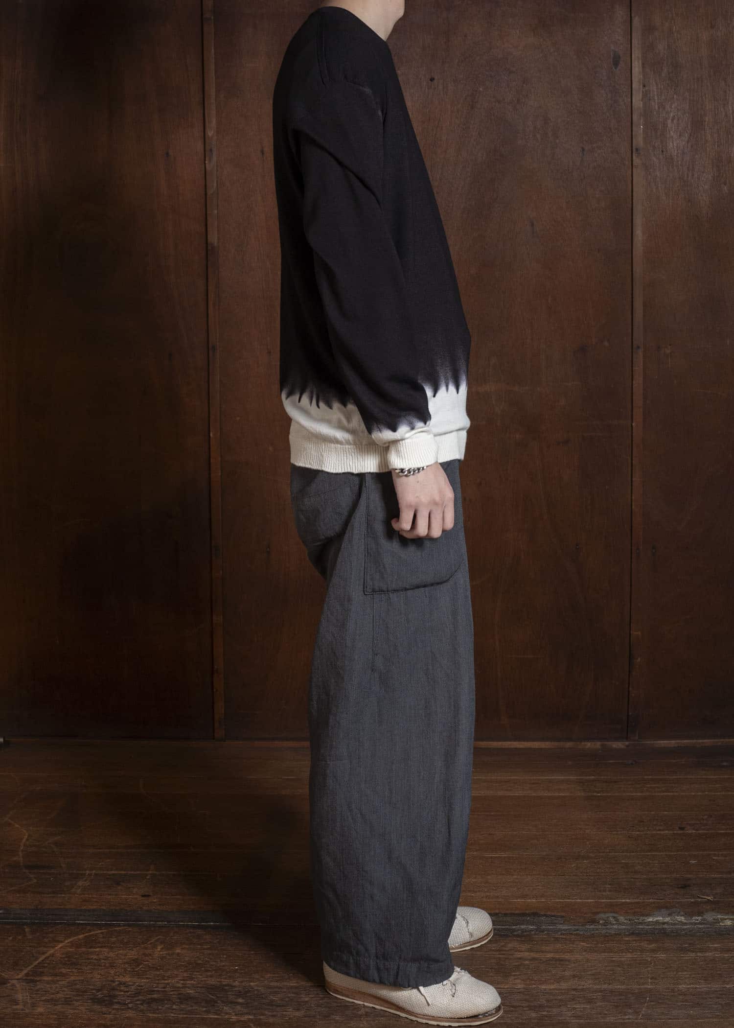 SUZUSAN 3088W-330 Washable Merino Wool Crew Neck Pullover Black - Natura l White