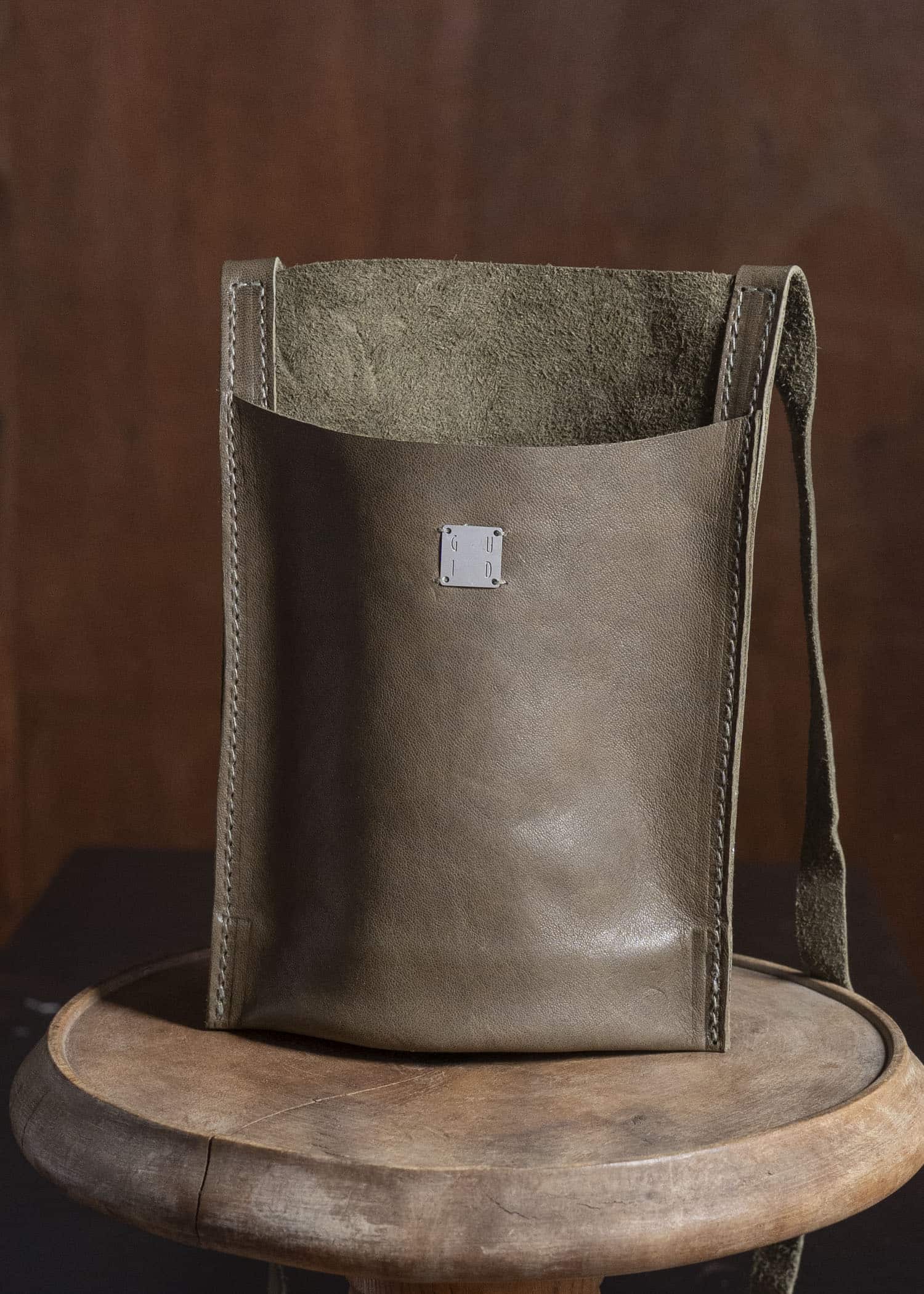 GUIDI PHONE HOLDER SHOULDER CASE CV177T PKT1