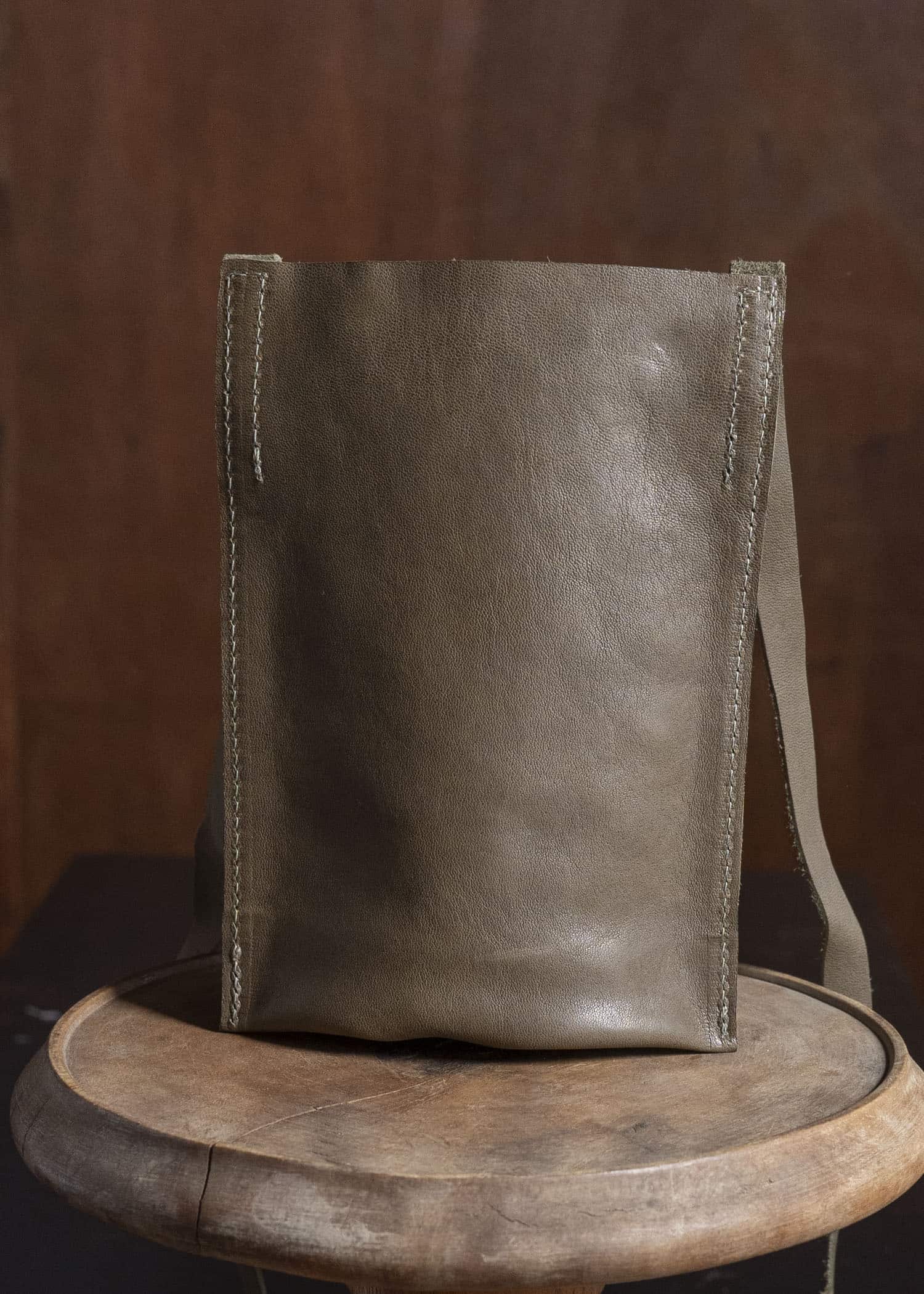 GUIDI PHONE HOLDER SHOULDER CASE CV177T PKT1