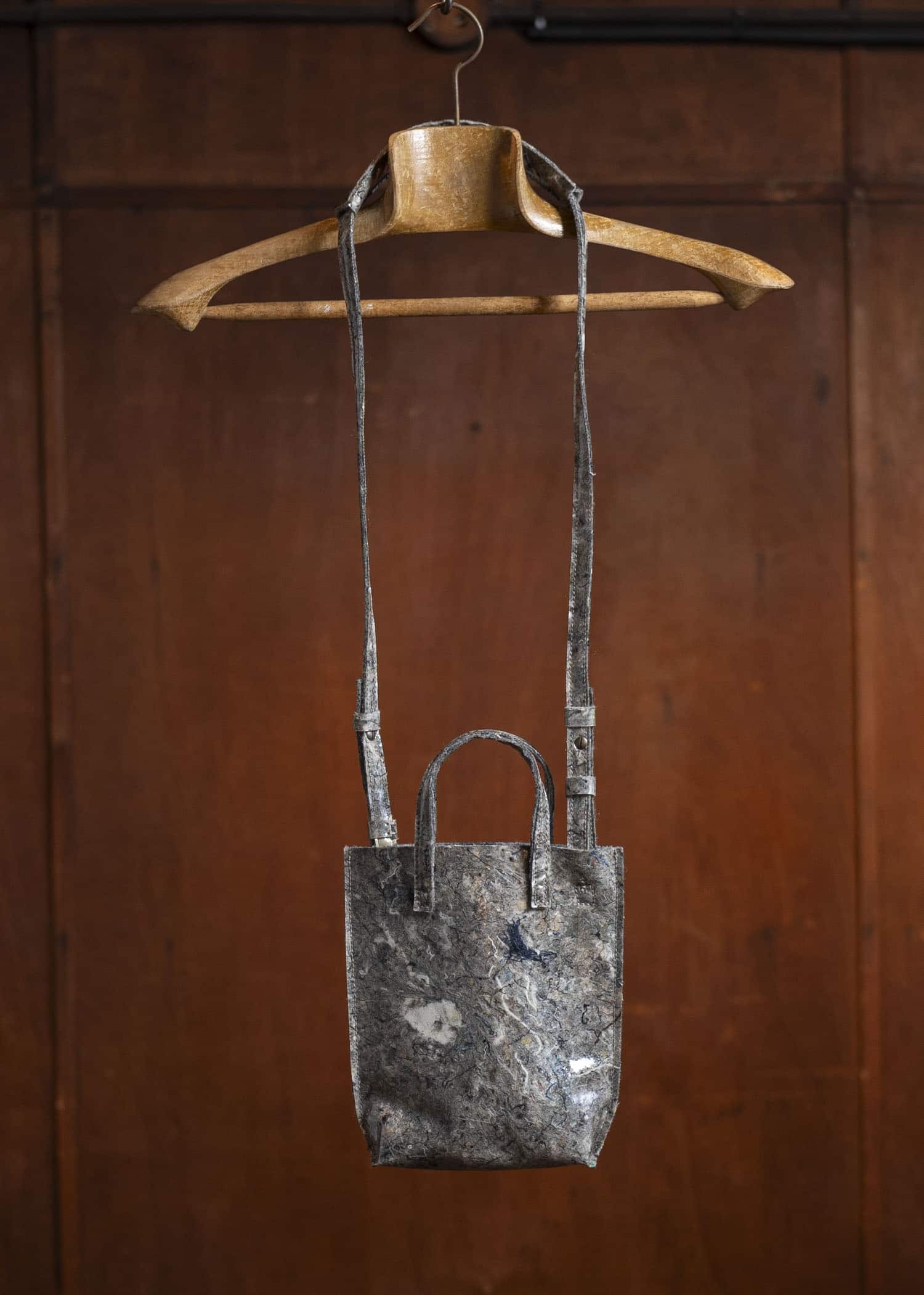 UMA WANG S5/M/UB0060-uw860 SMALL CASE gray brown