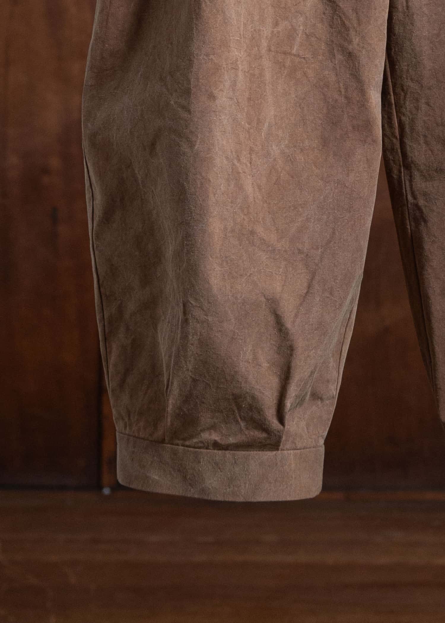 KLASICA Tucked x2 Trousers / Kakishibu Brown