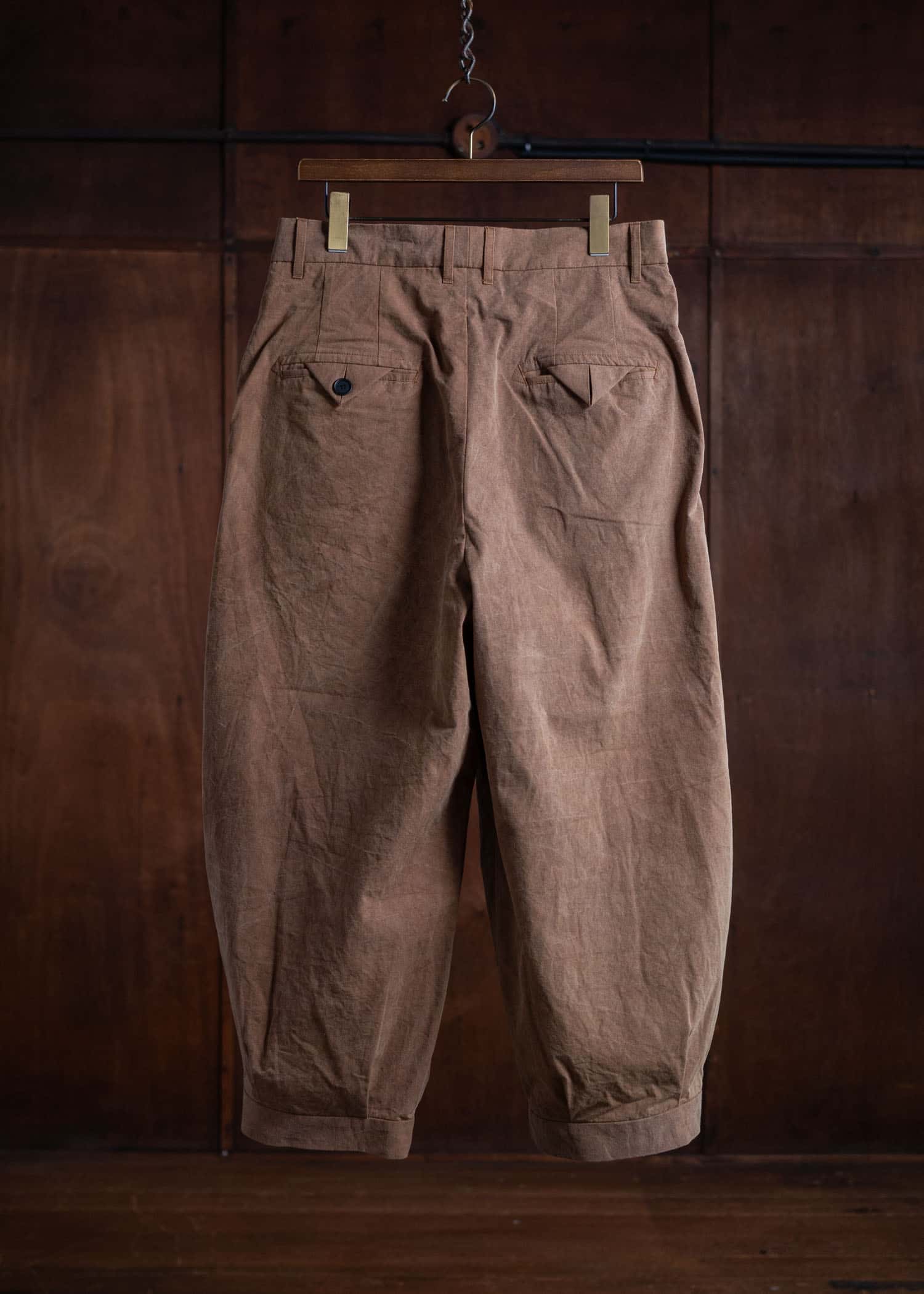 KLASICA Tucked x2 Trousers / Kakishibu Brown