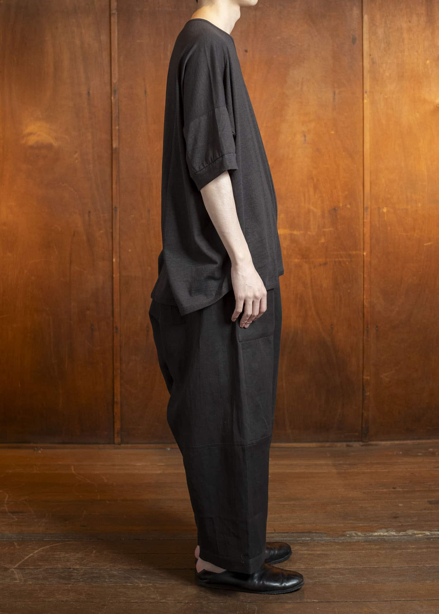JAN-JAN VAN ESSCHE TROUSERS#86-COTTON DOUBLE CLOTH DEEP BROWN  Loose Fit Trousers With Elastic Waistband Cotton Double Cloth Deep Brown