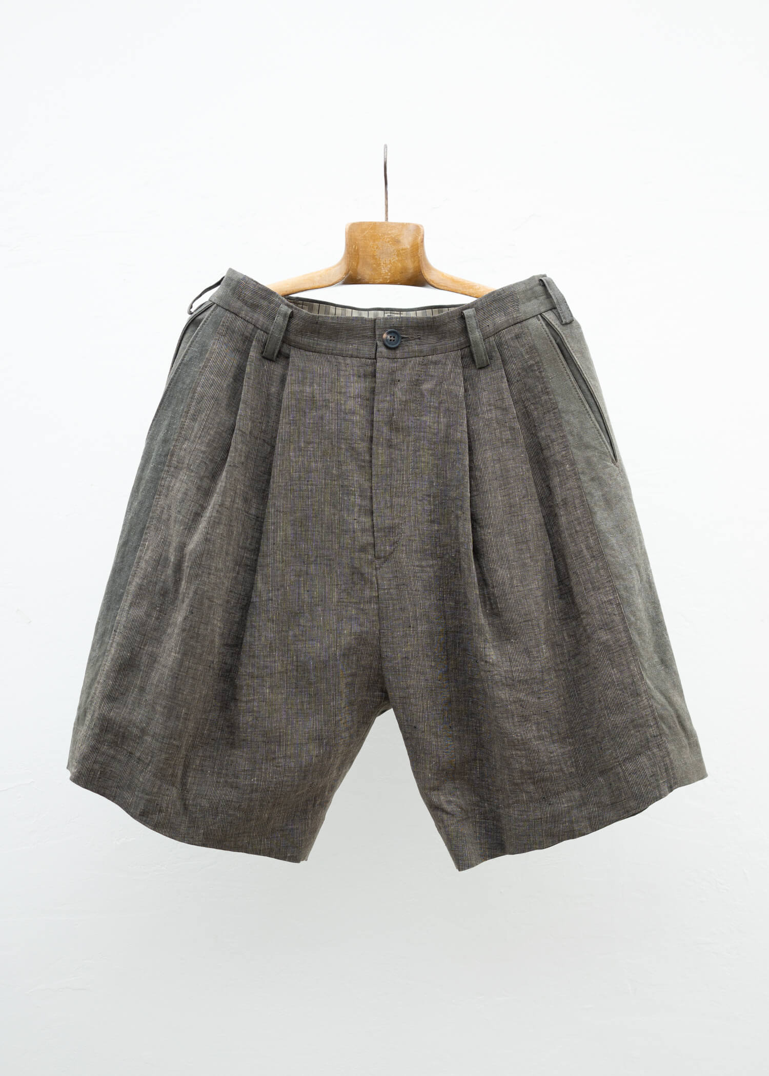 ZIGGY CHEN BI-FABRIC PLEATED WIDE SHORTS・