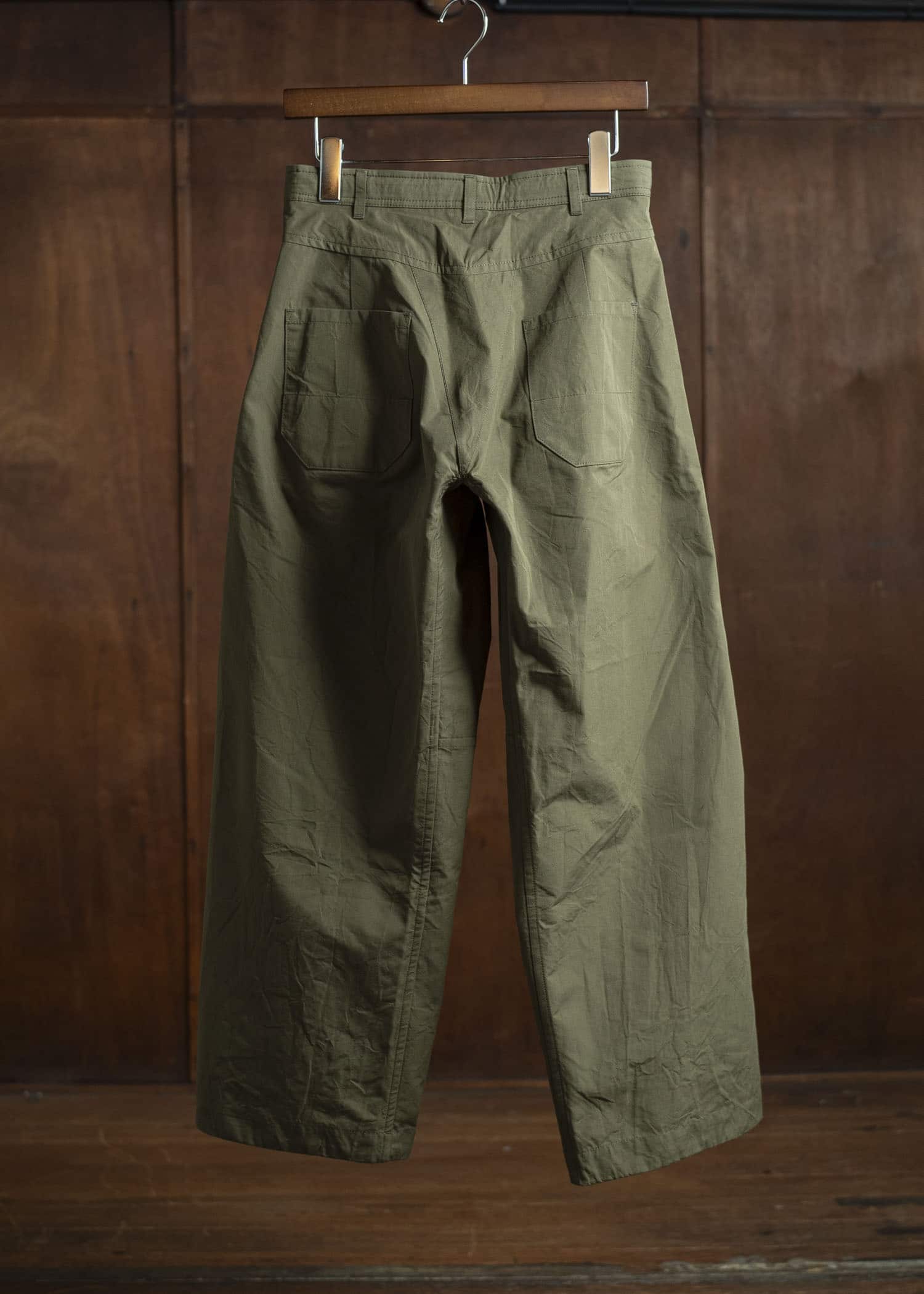 JAN-JAN VAN ESSCHE TROUSERS#84-COTTON SILK CANVAS ARMY GREEN Oversized 6-Pocket Workwear Style Trousers Cotton Silk Canvas Army Green