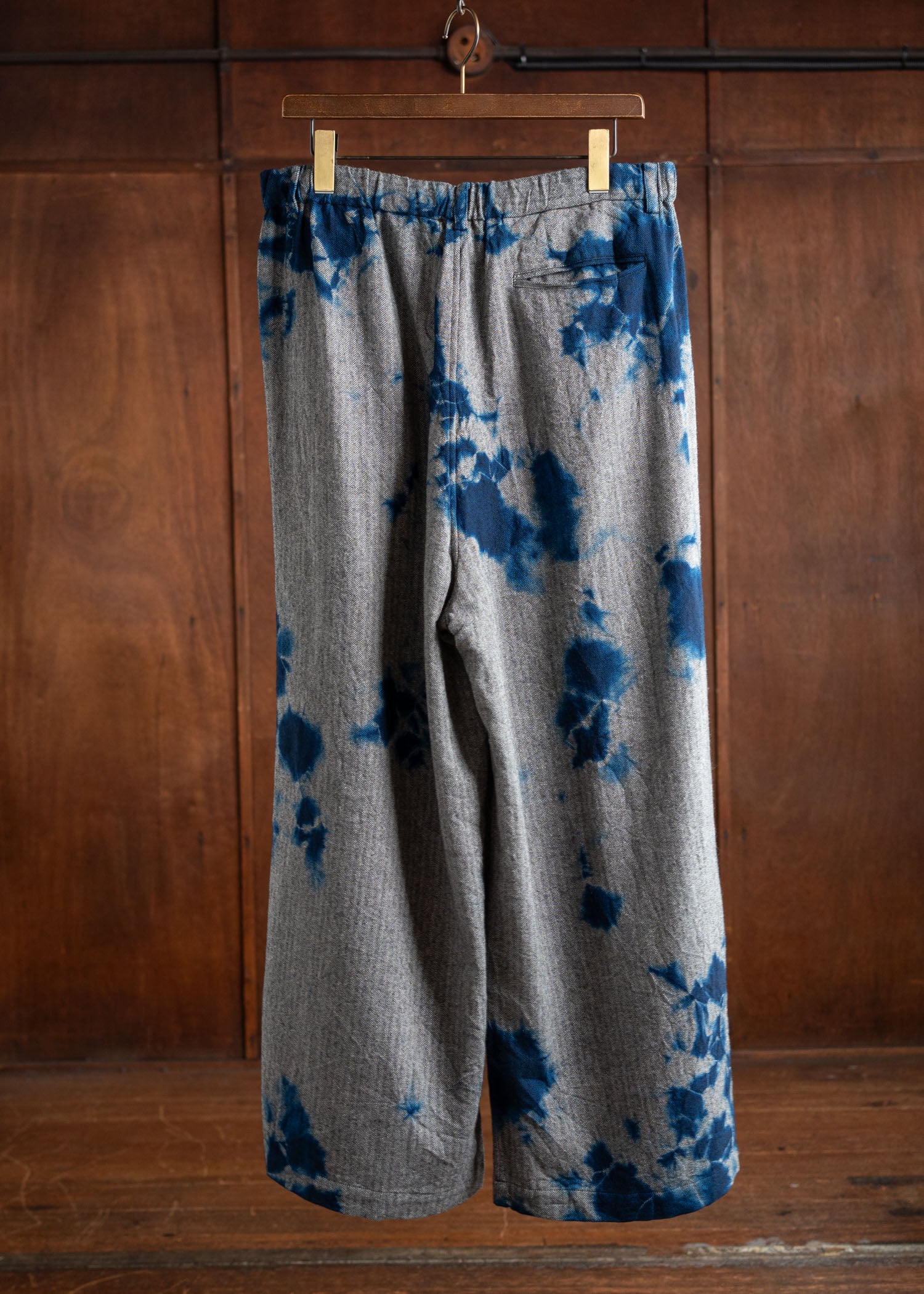 SUZUSAN Wool Cashmere Herringbone Drawstring Wide Pants / Madara Shibori Dark Blue X Black 5041WNK-010-2210