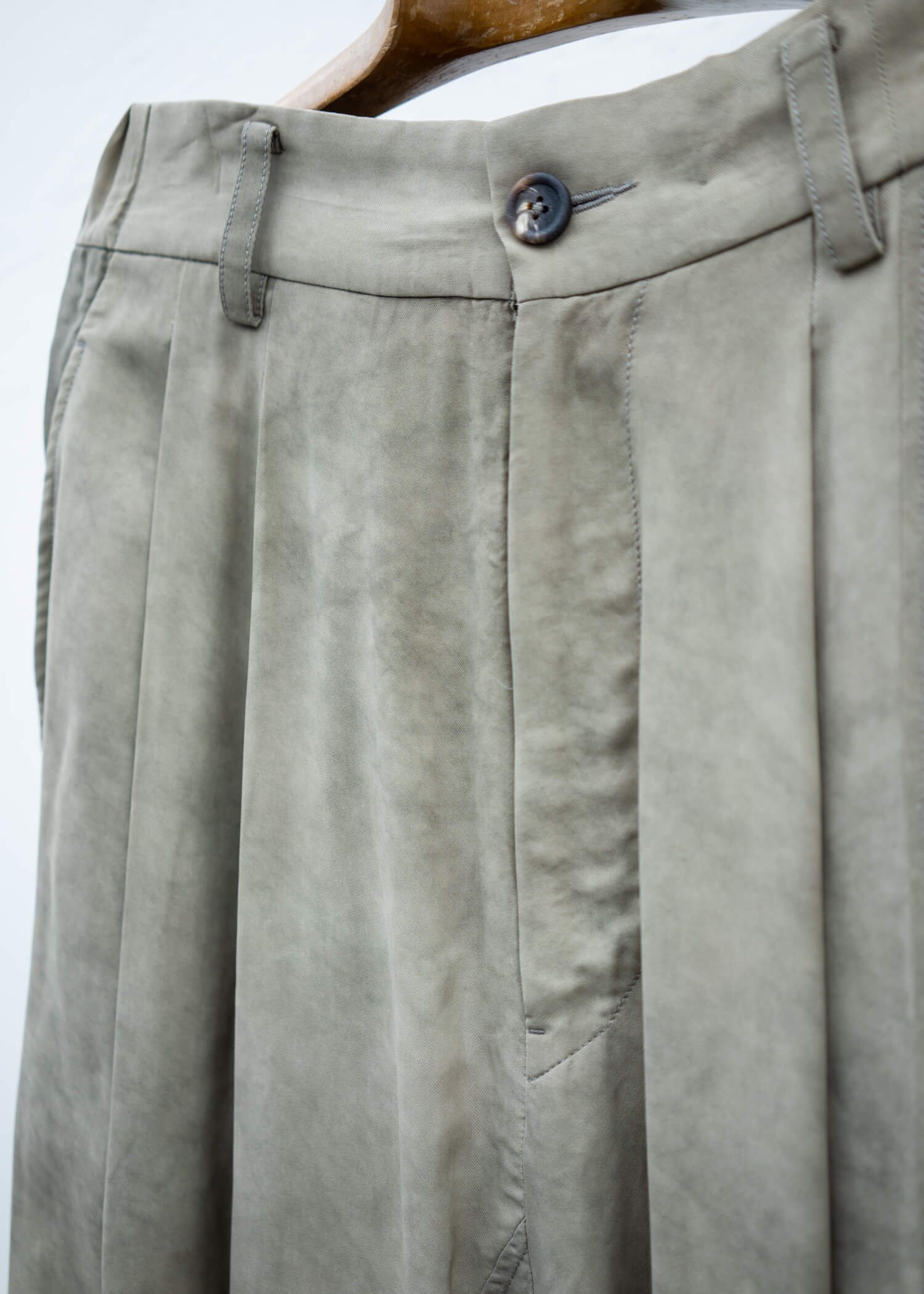 ZIGGY CHEN PLEATED TAPERED TROUSERS