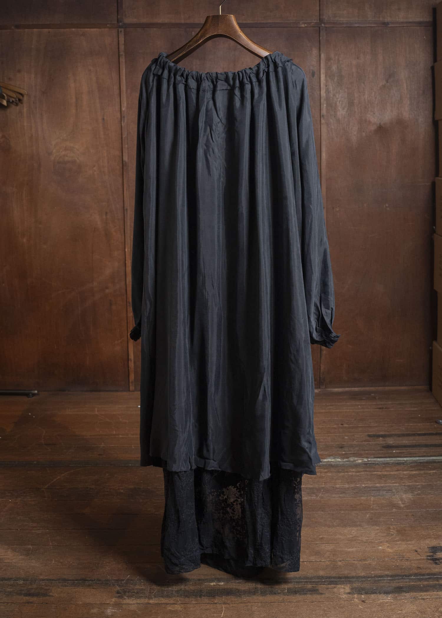 Peng Tai Floting Dress Black PW25C04-2