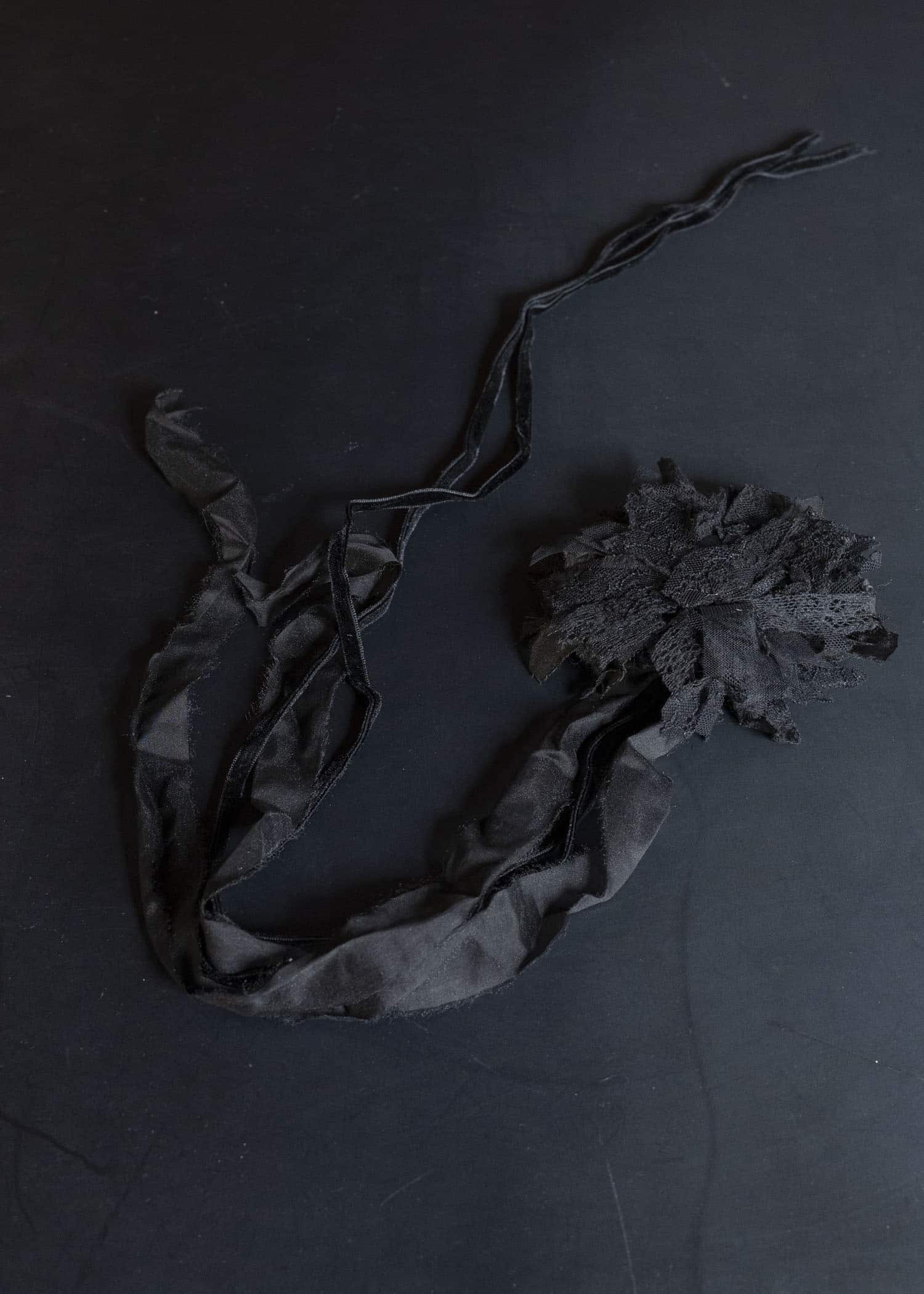 Peng Tai Floral Choker Black PW25F01-2