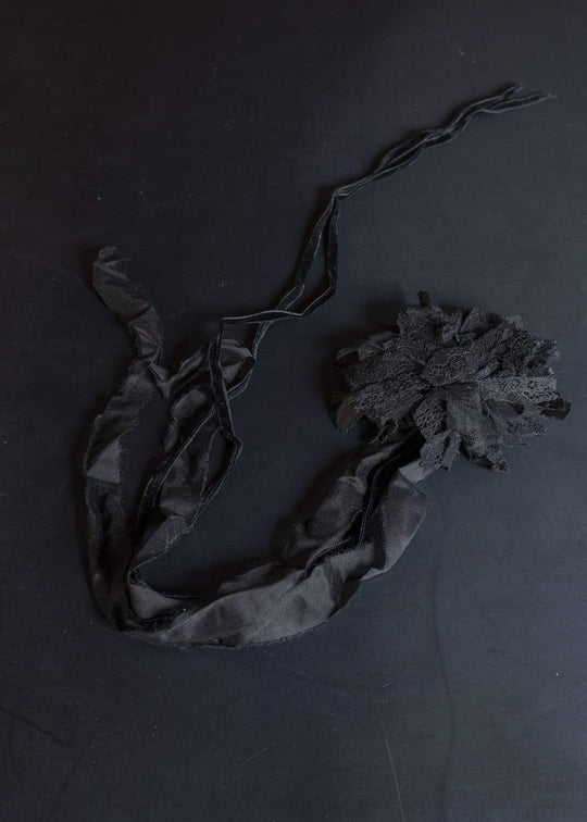 Peng Tai Floral Choker Black PW25F01-2