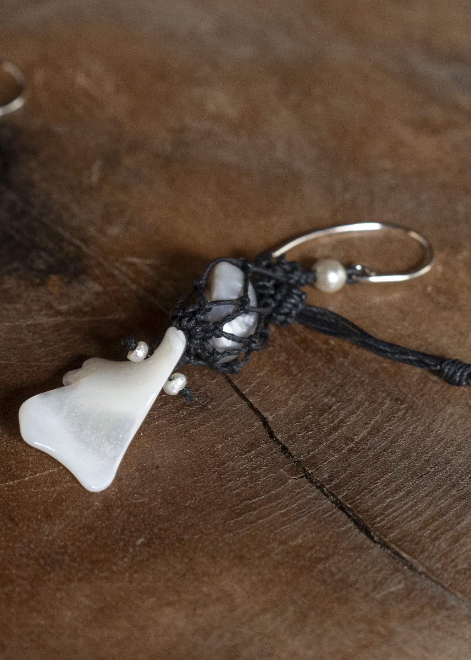 Peng Tai Net Earring Black P25F10-1