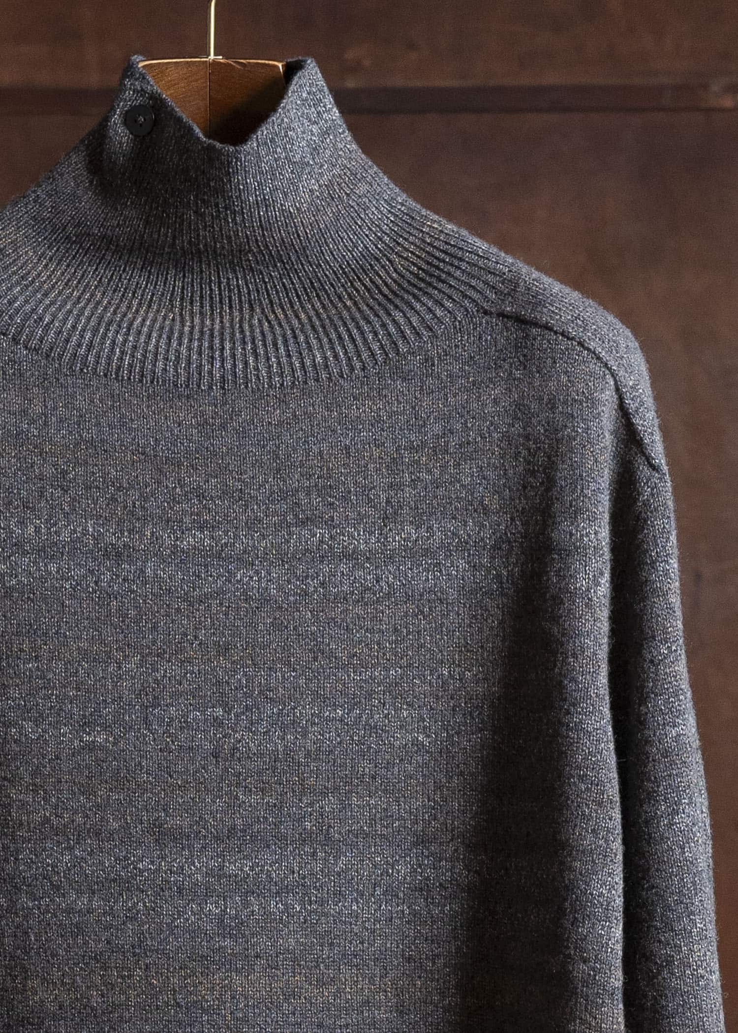 amachi. Gradation High Neck Knit AY17K-4077 Gray Beige