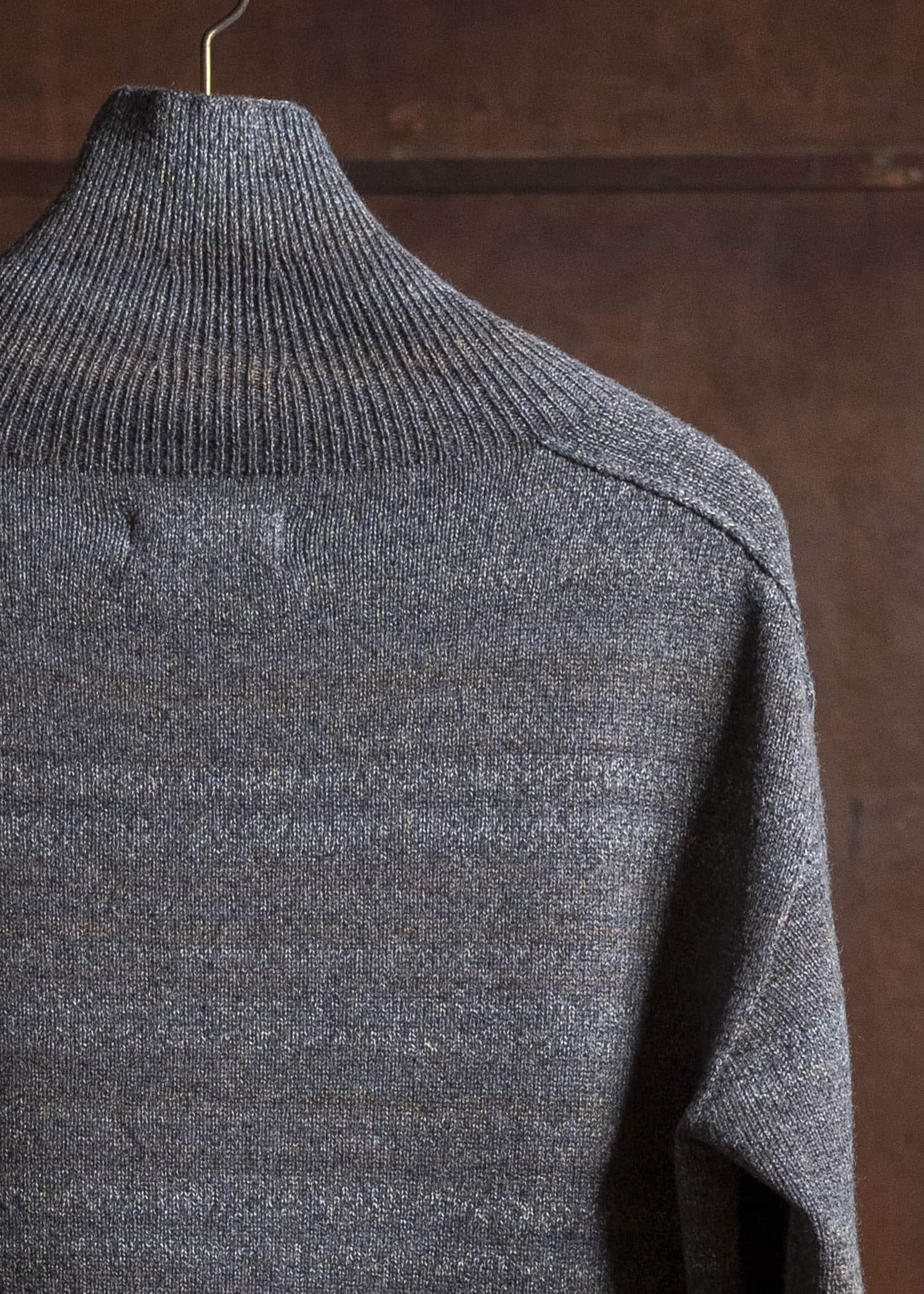 amachi. Gradation High Neck Knit AY17K-4077 Gray Beige