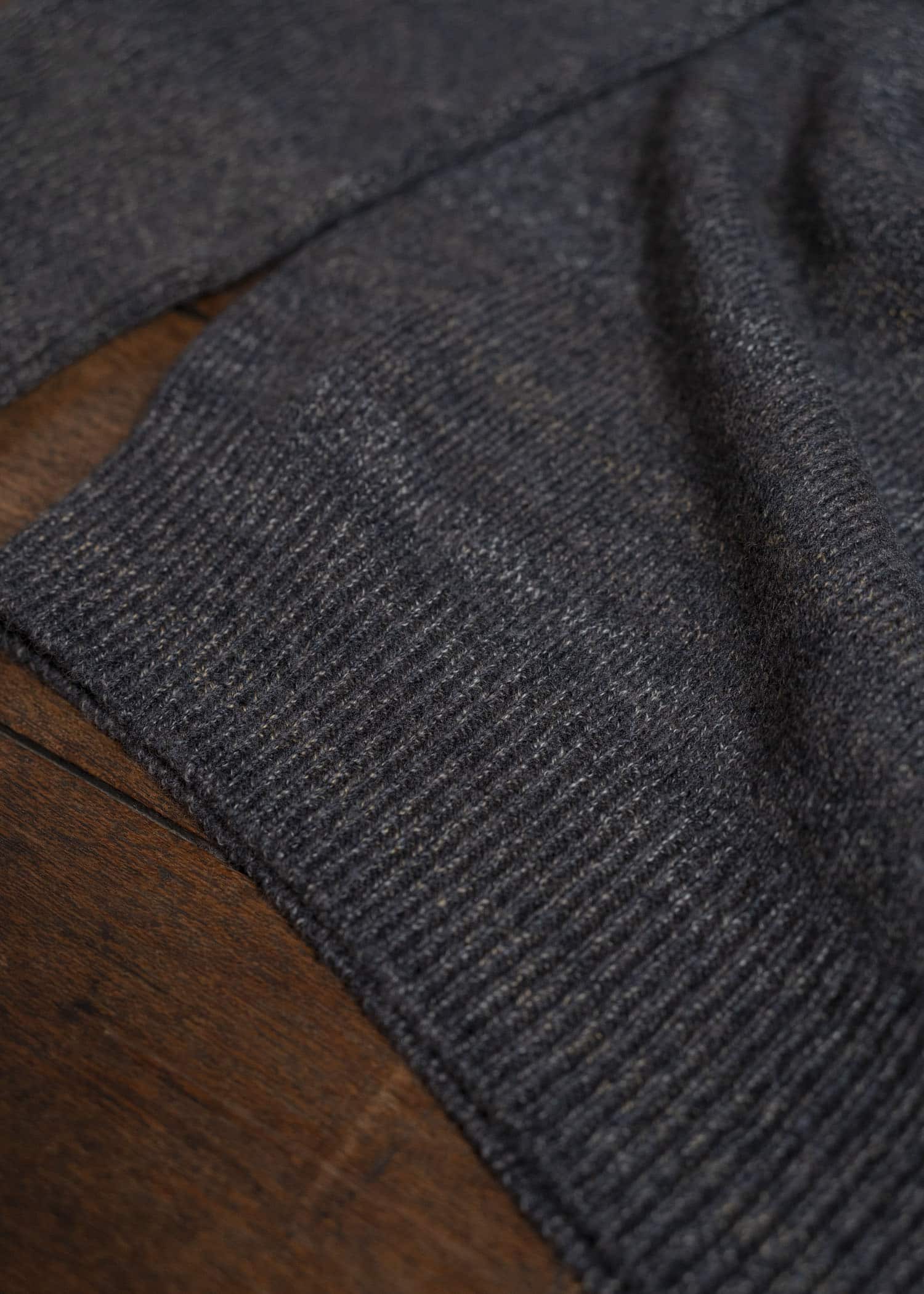 amachi. Gradation High Neck Knit AY17K-4077 Gray Beige